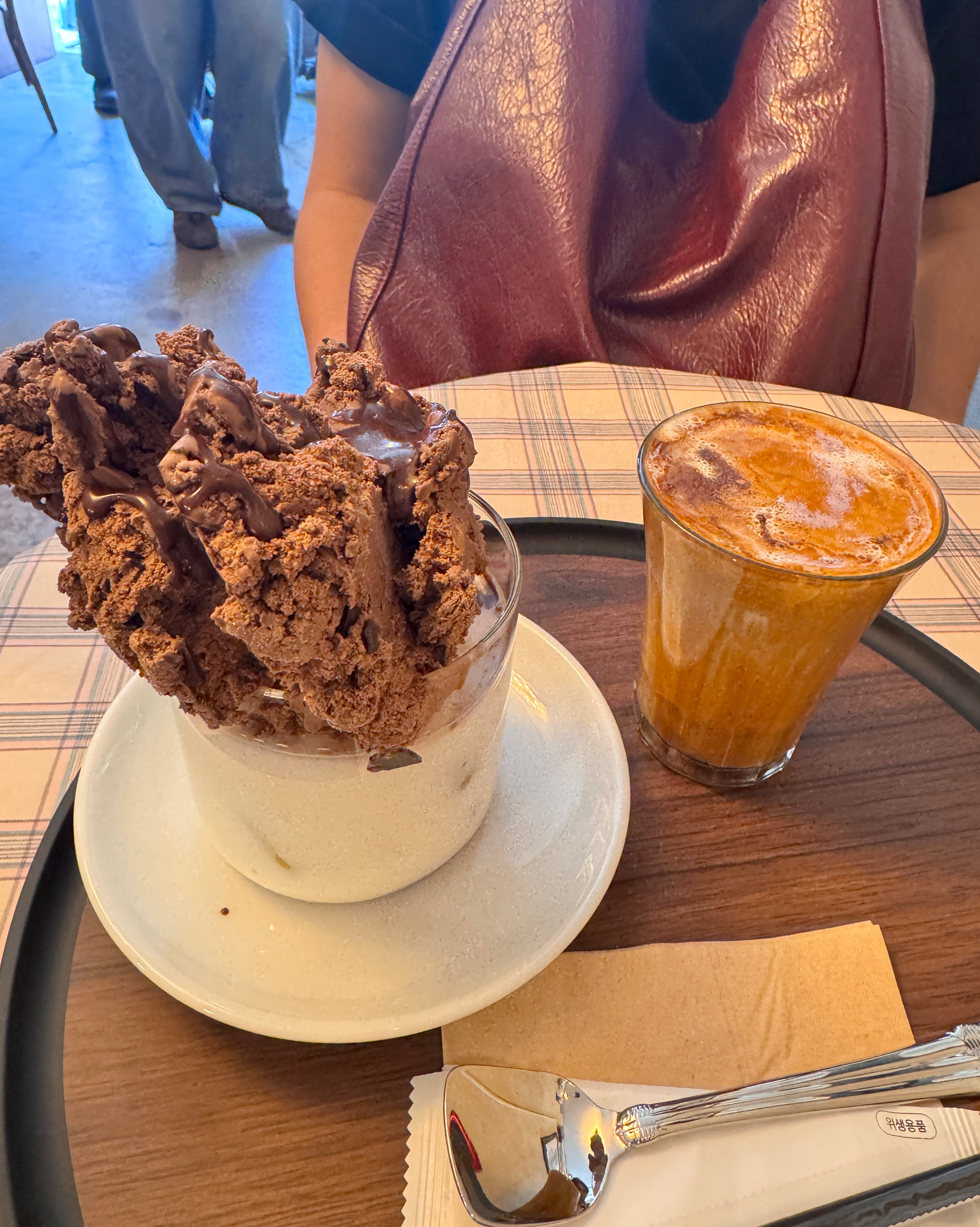 지나가다가 우연히 들리게 됐는데 너무 커피가 맛있어요!! 분위기도 진짜 좋은 거 같습니다