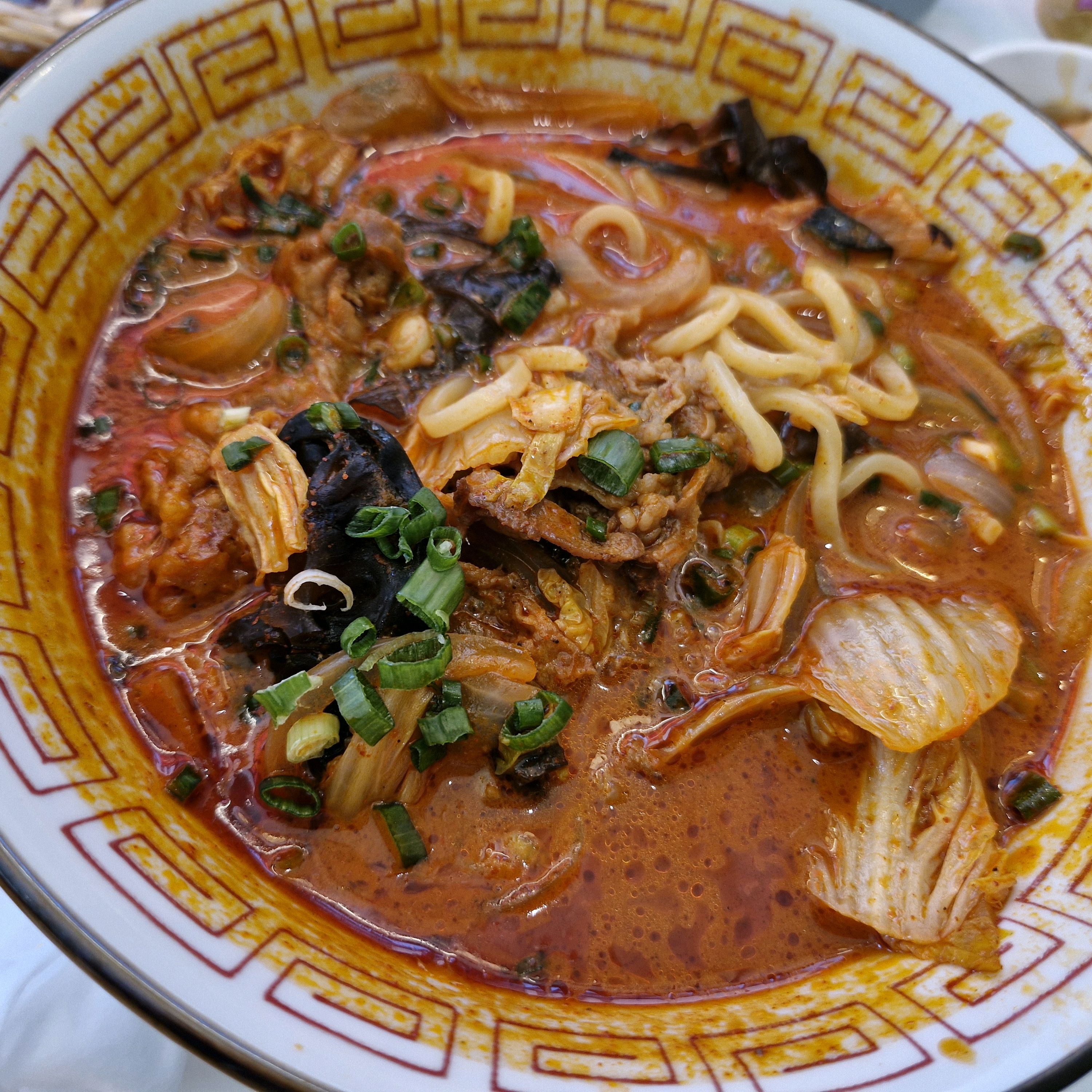 아이들과 함께밥먹기 좋아요 짜장면은 달콤 짬뽕 진~해서 어른입맛에 딱이에요! 쾌적한매장 친