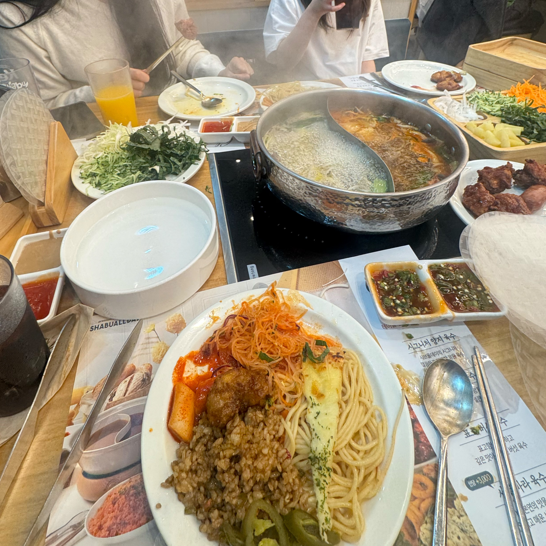 샤브샤브 진짜 좋아하는 1인으로써 진해에 이만한 샤브집 없어요 !! 진해에서 유일한 샤브샤