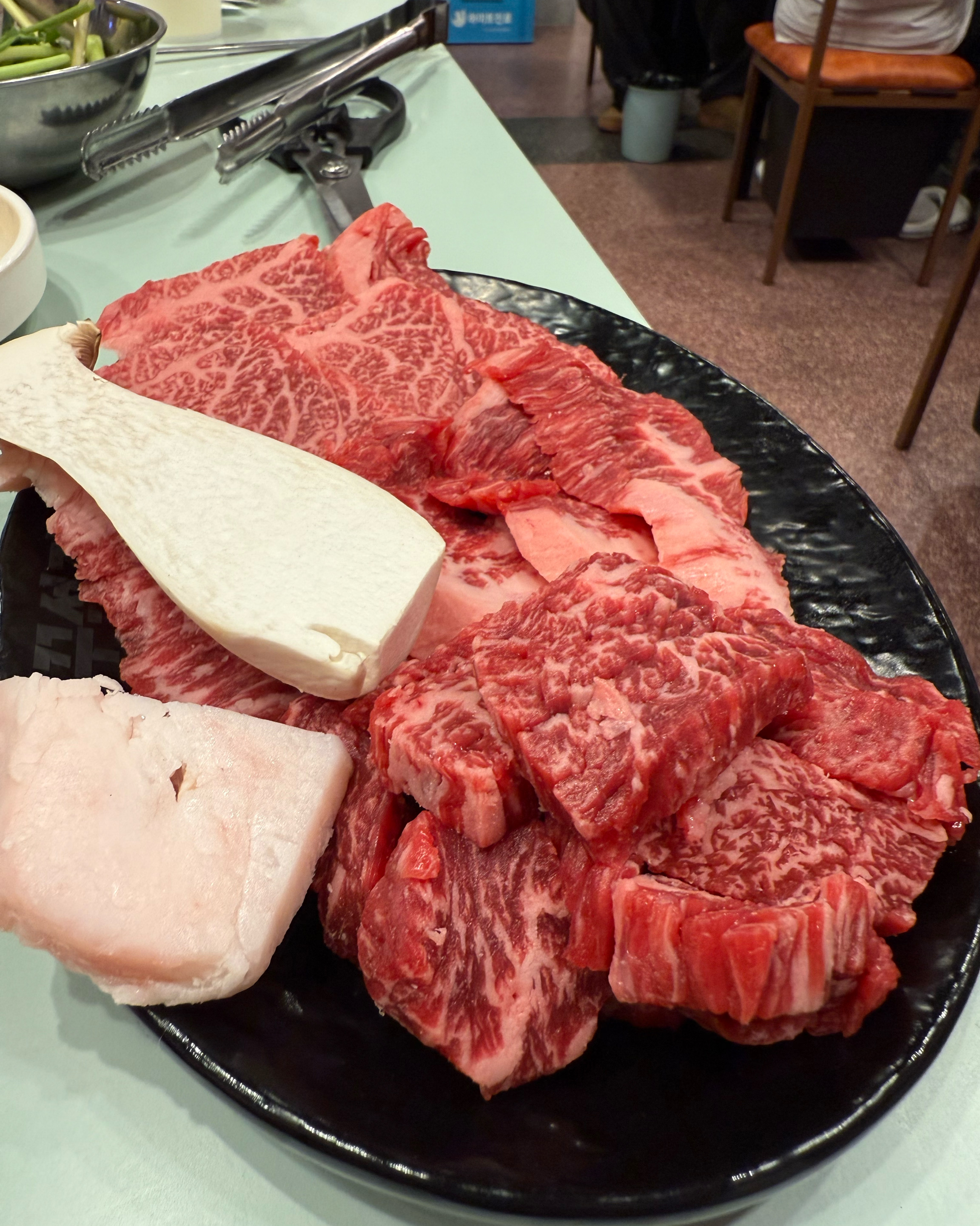 20분정도 웨이팅 한 후에 들어왔어요!!! - 불당동 맛집 꾸석지돌판한우 천안신불당점