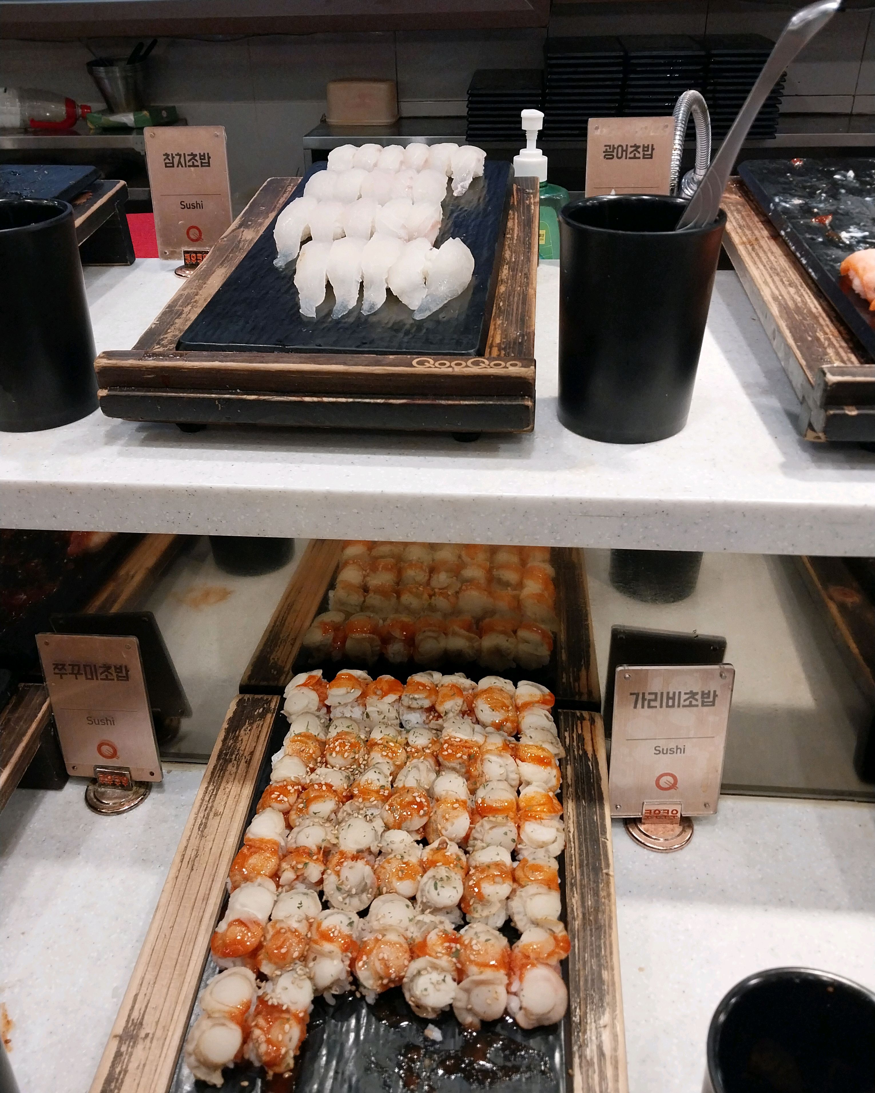 집근처에도 쿠우쿠우가 있지만 30분에 걸쳐 이곤 향남점에 꼭 와서 먹습니다 다양하고 신선해