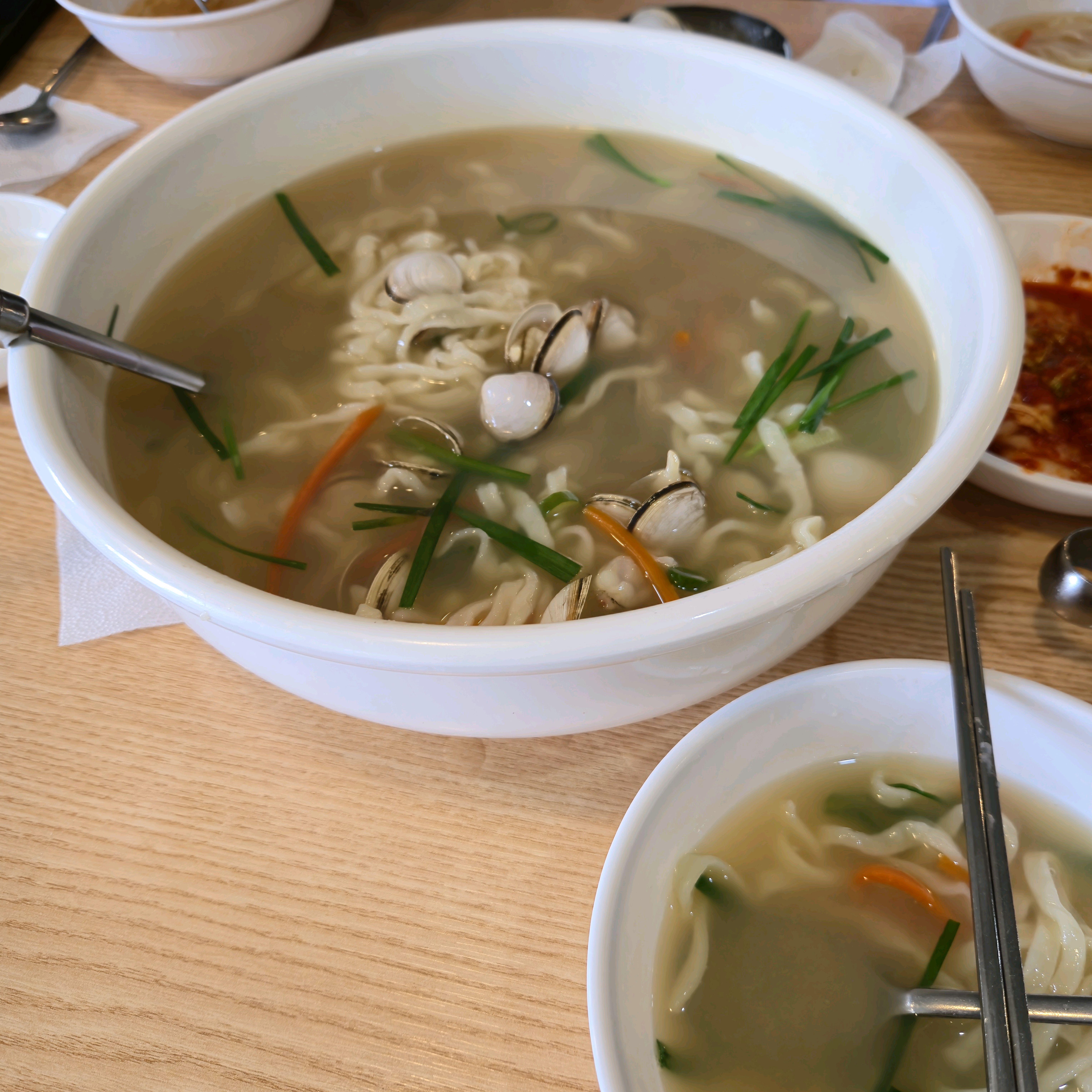 오랜만에 매운김치 땡겨서 욌어요 - 대전 맛집 온천칼국수