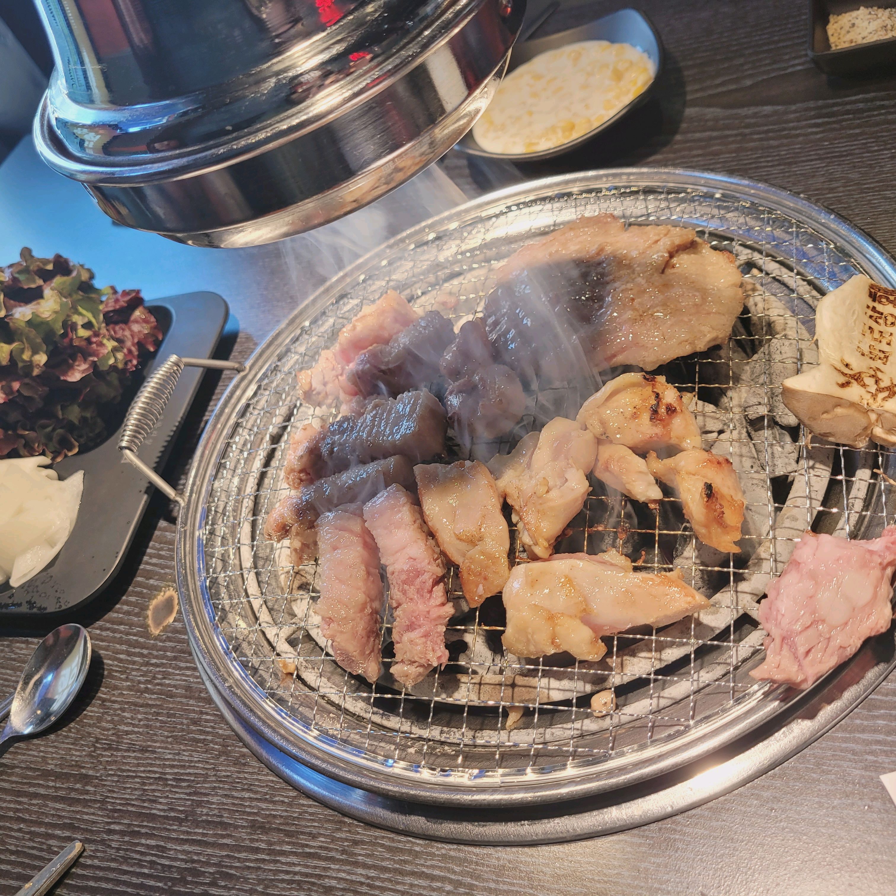 기본 플레이트도 귀엽게 나오고 - 불당동 맛집 화로상회 천안불당점