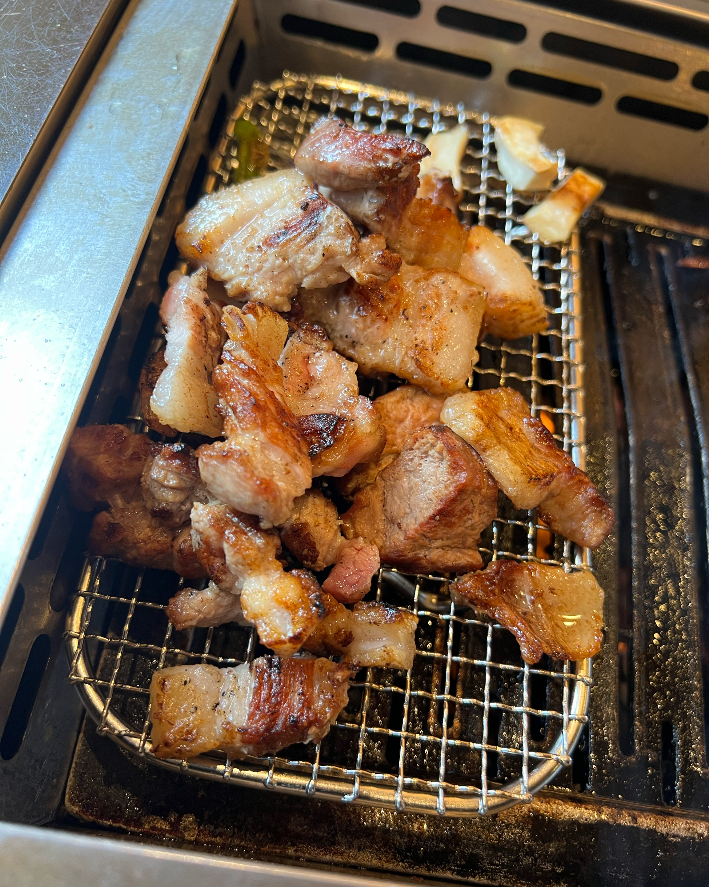 고기도 구워주시고 아이와 함께왔는데 - 제주 맛집 화수목보리짚불구이 연동점