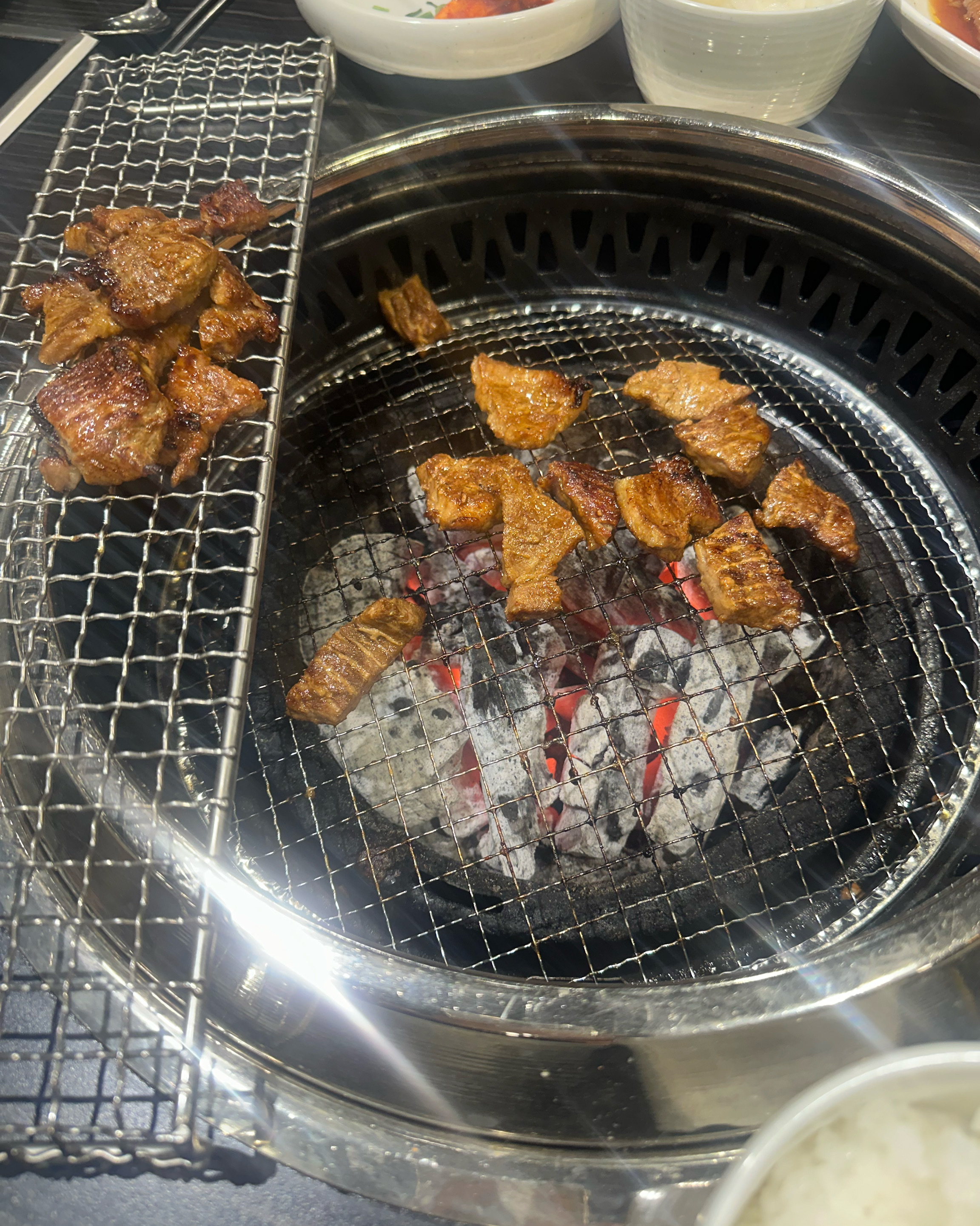 여행와서 숯불갈비먹고싶어서 처음방문했는데 맛있어요~~ 매장도넓고 샤브샤브도 같이 먹을 수