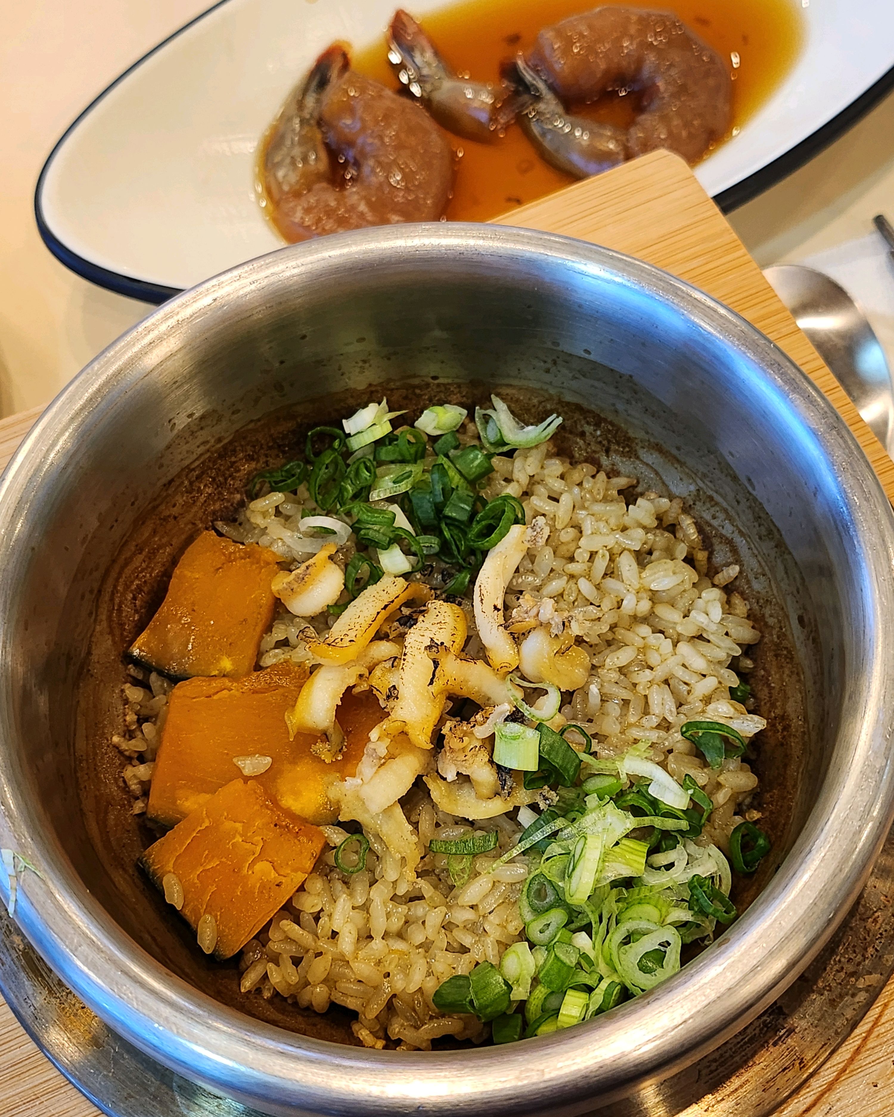 바로앞에 해수욕장이라 해질때쯤 구경하고 들어가서 저녁먹으니까 너무 좋았어요💙 - 제주 맛집 정민이네갈치 월정리본점