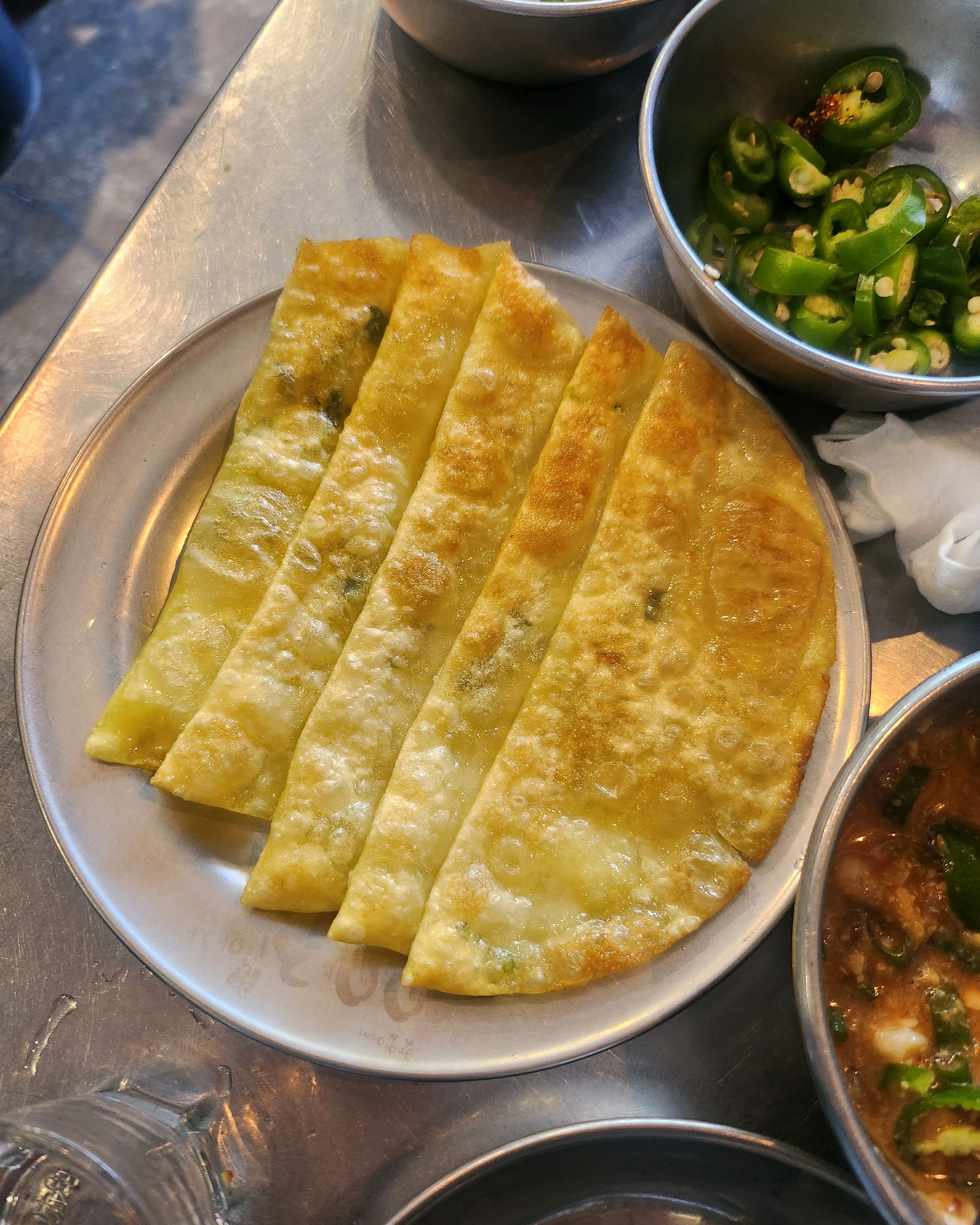 소막창도 팔고 납작만두도 먹을수 있는곳이라 대구여행 마지막 맛집으로 들려 갑니다~ 맛있어요