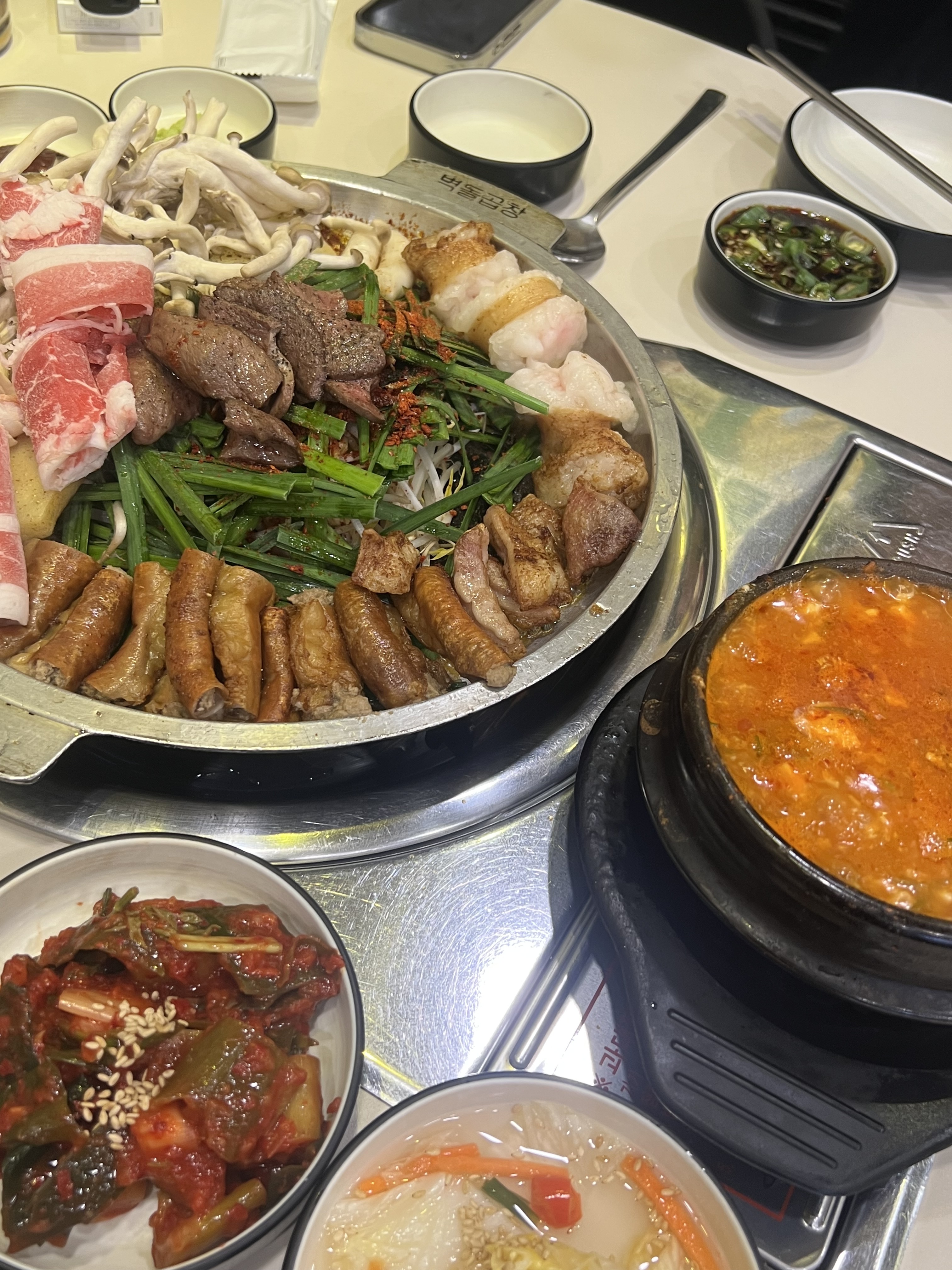 남자친구가 입맛이 예민해서 곱창 잘 못 먹는데 제가 데려간 곱창집중에 1등이래요.. 이렇게
