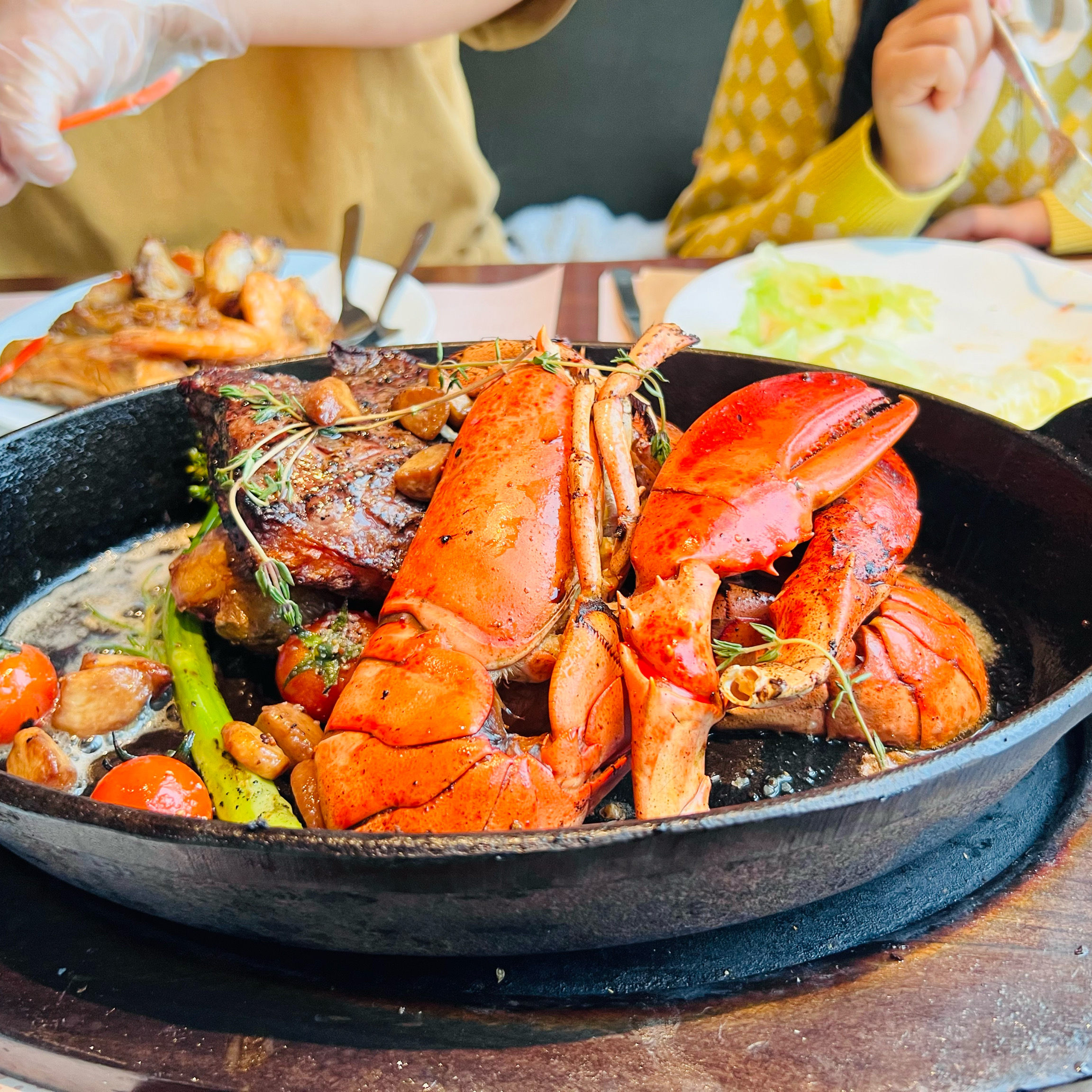 친절하신 서버 분들과 첫째가 두고온 금고장난감 찾아주신 남자 매니저님? 덕분에 맛있게 식사
