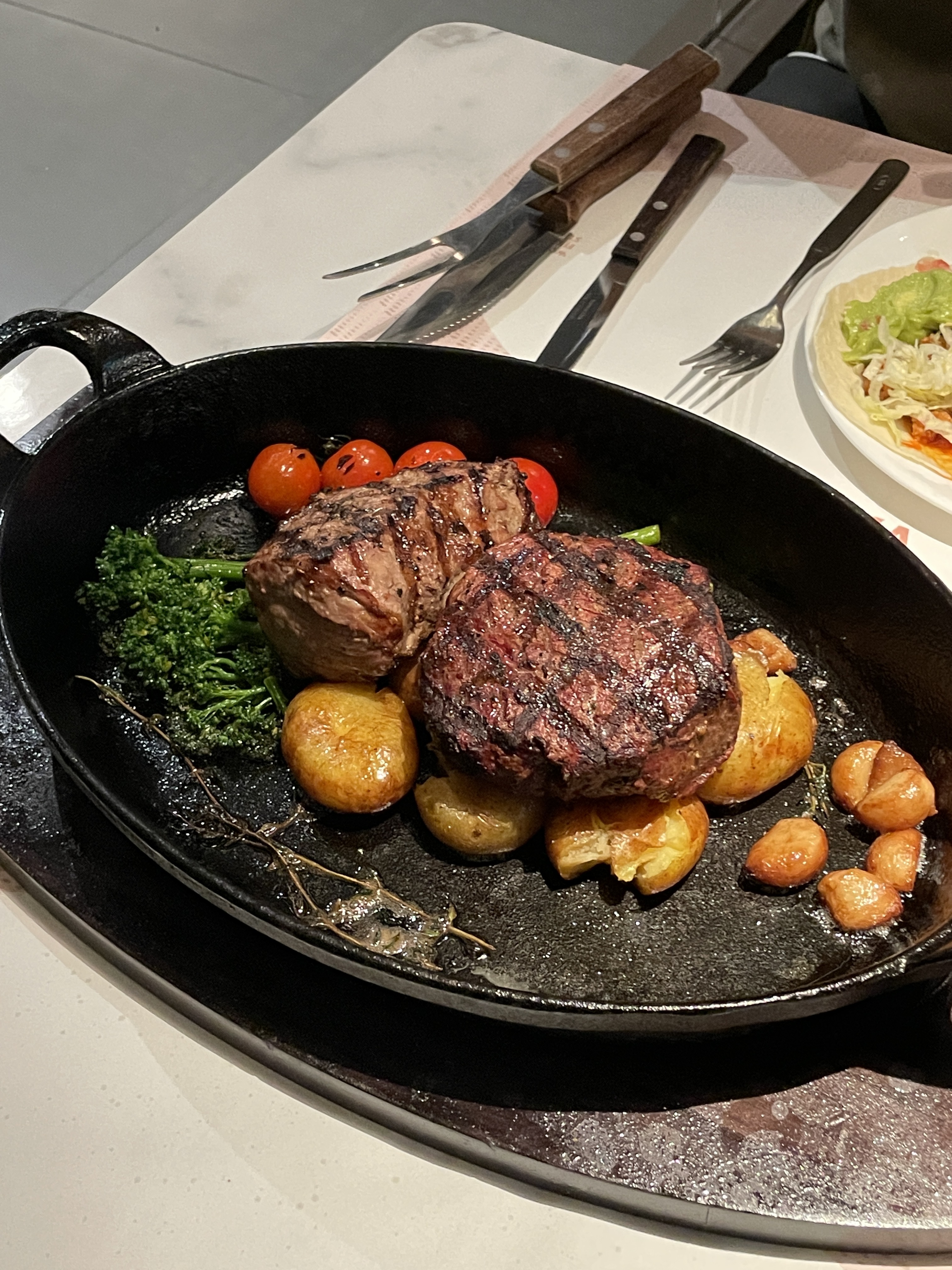 샐러드바 먹을거 많고 하나하나 다 맛있어요! - 장지역 맛집 빕스 송파 현대 가든파이브점