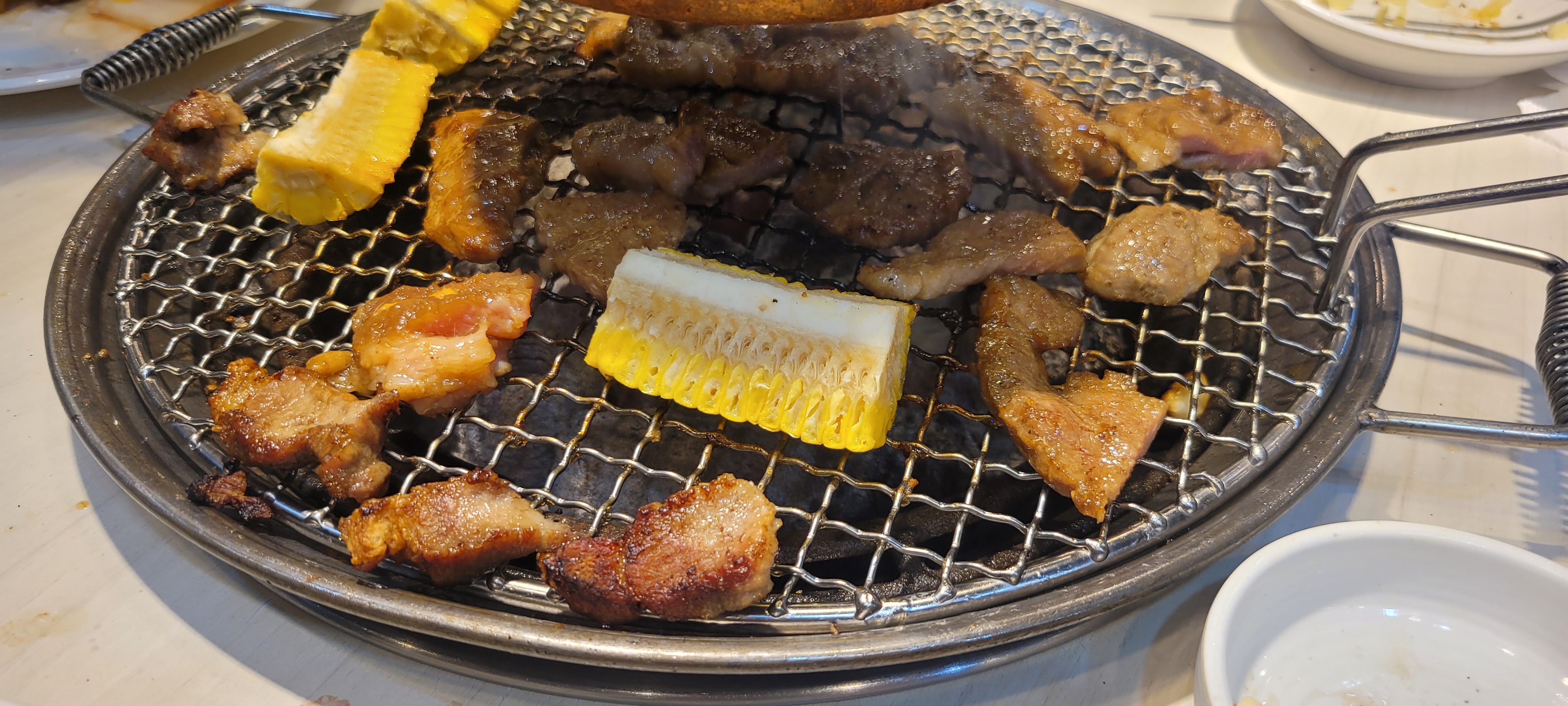 고기가 맛있고 음식이 비워지면 바로바로 채워졌어요~손님들이 많아서 정신없지만 사장님은 필요