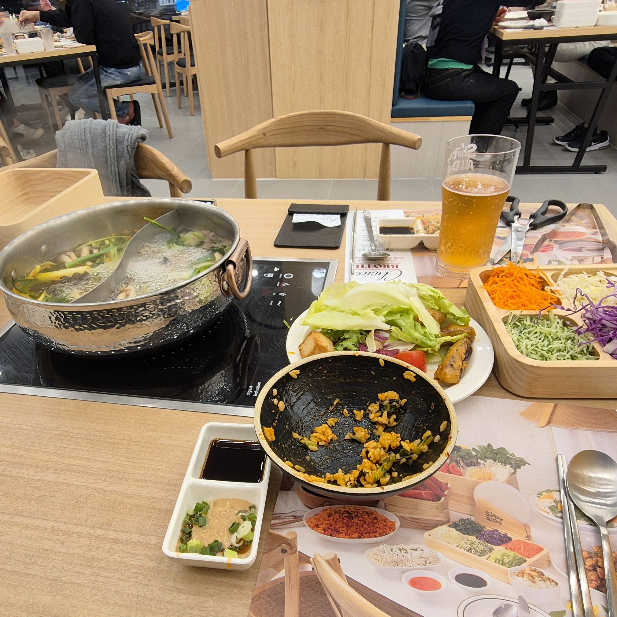오픈초기라 조금은 어수선했지만 맛있게 먹고왔습니다~~:) - 원주 행구동 맛집 샤브올데이 원주행구점