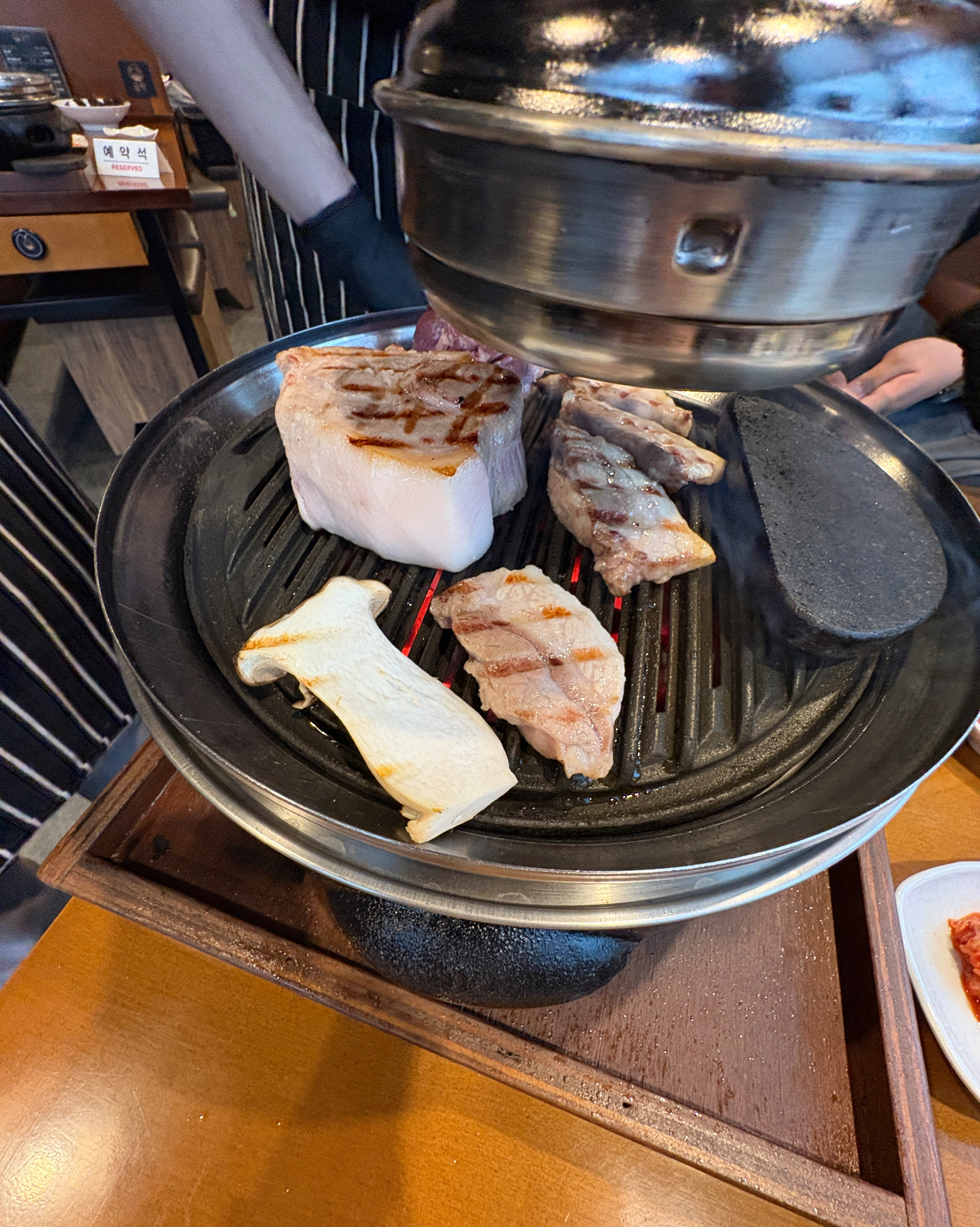 고기가 맛있고 사이드 반찬도 잘 나와서 만족했습니다~ - 아바이마을 맛집 굽탁 속초엑스포 본점