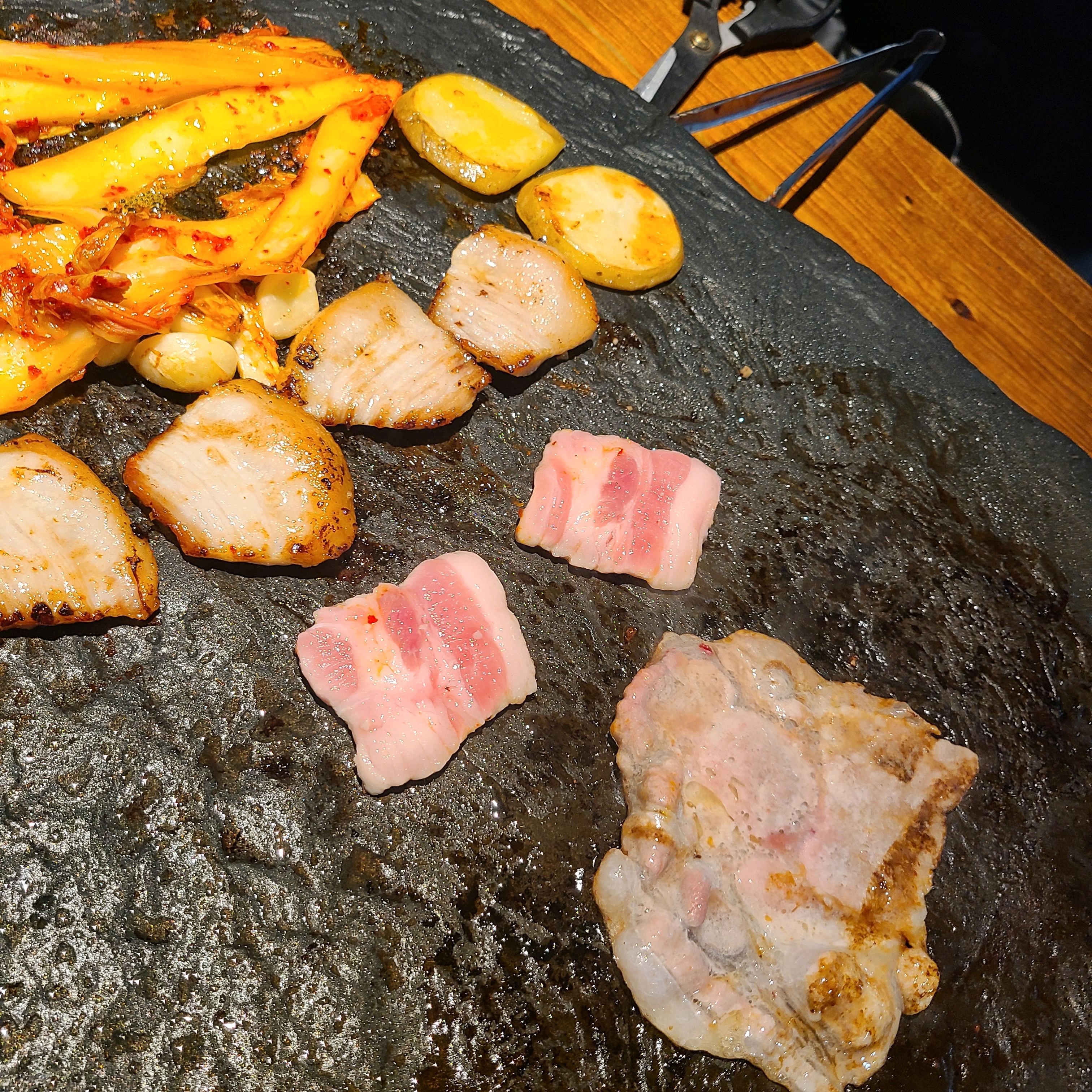 새로 오픈해서 와봤는데 깔끔하고 맛있어요 - 인천 맛집 석돈