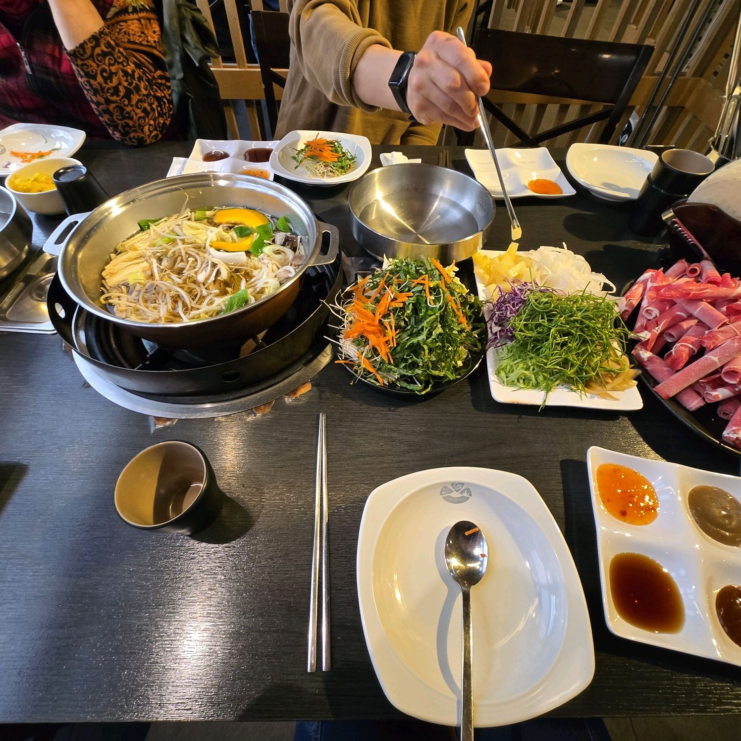 어머니 모시고 식사하기에 매장이 넓어 좋았습니다~~^^ - 구로역 맛집 소담촌 구로역점