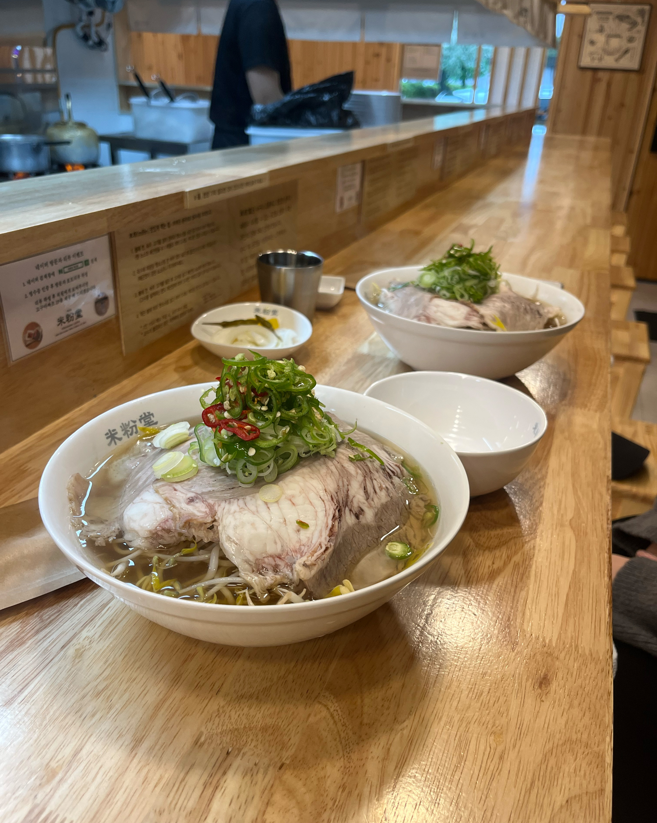 너무 맛있어요 조용한 분위기라 먹는데 집중할 수 있어서 좋아요! 웨딩쇼마이랑도 먹었는데 너