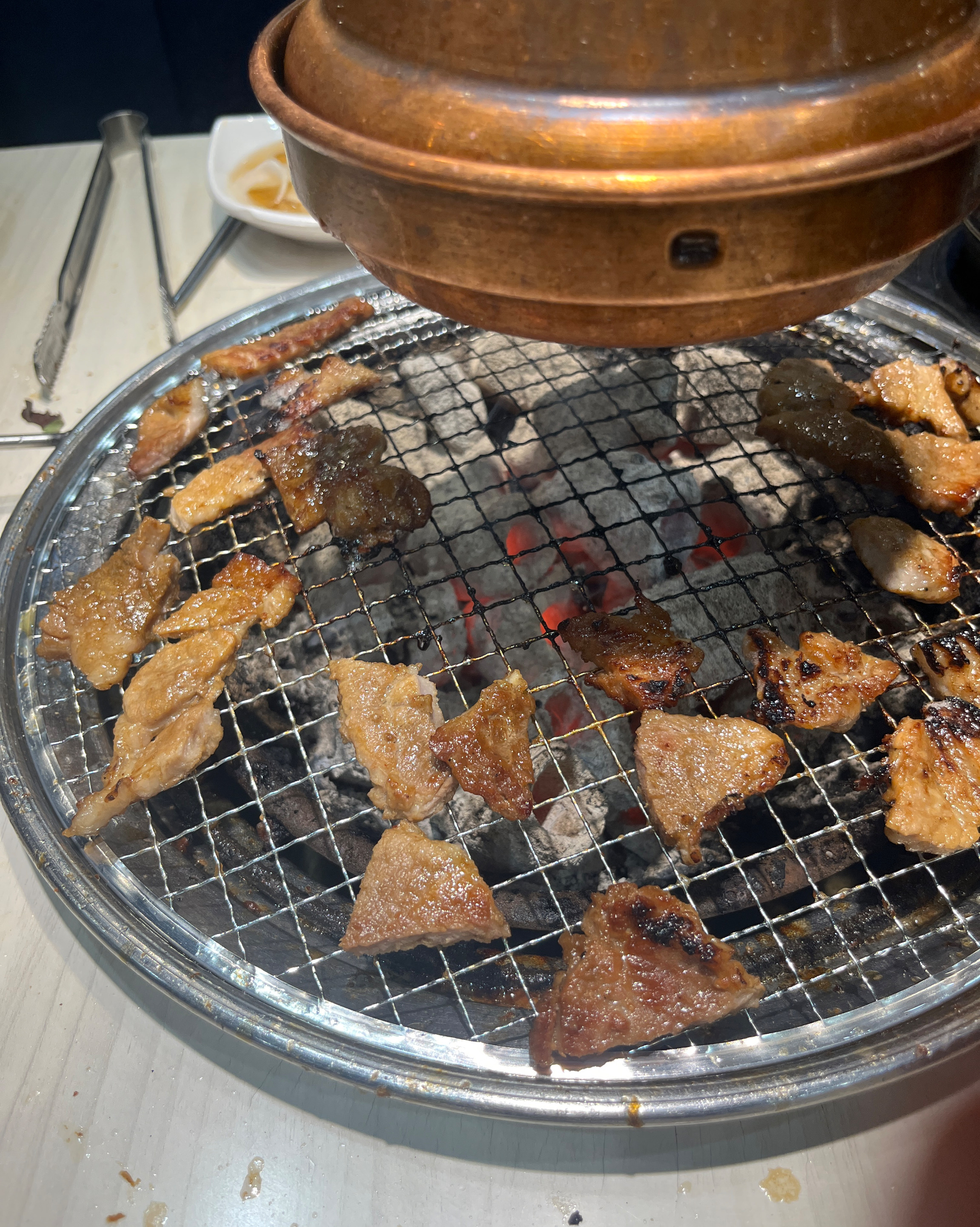 명륜진사갈비에서 정말 맛있게 식사했습니다! 고기 질도 좋고 양도 푸짐해서 만족스러웠고 특히