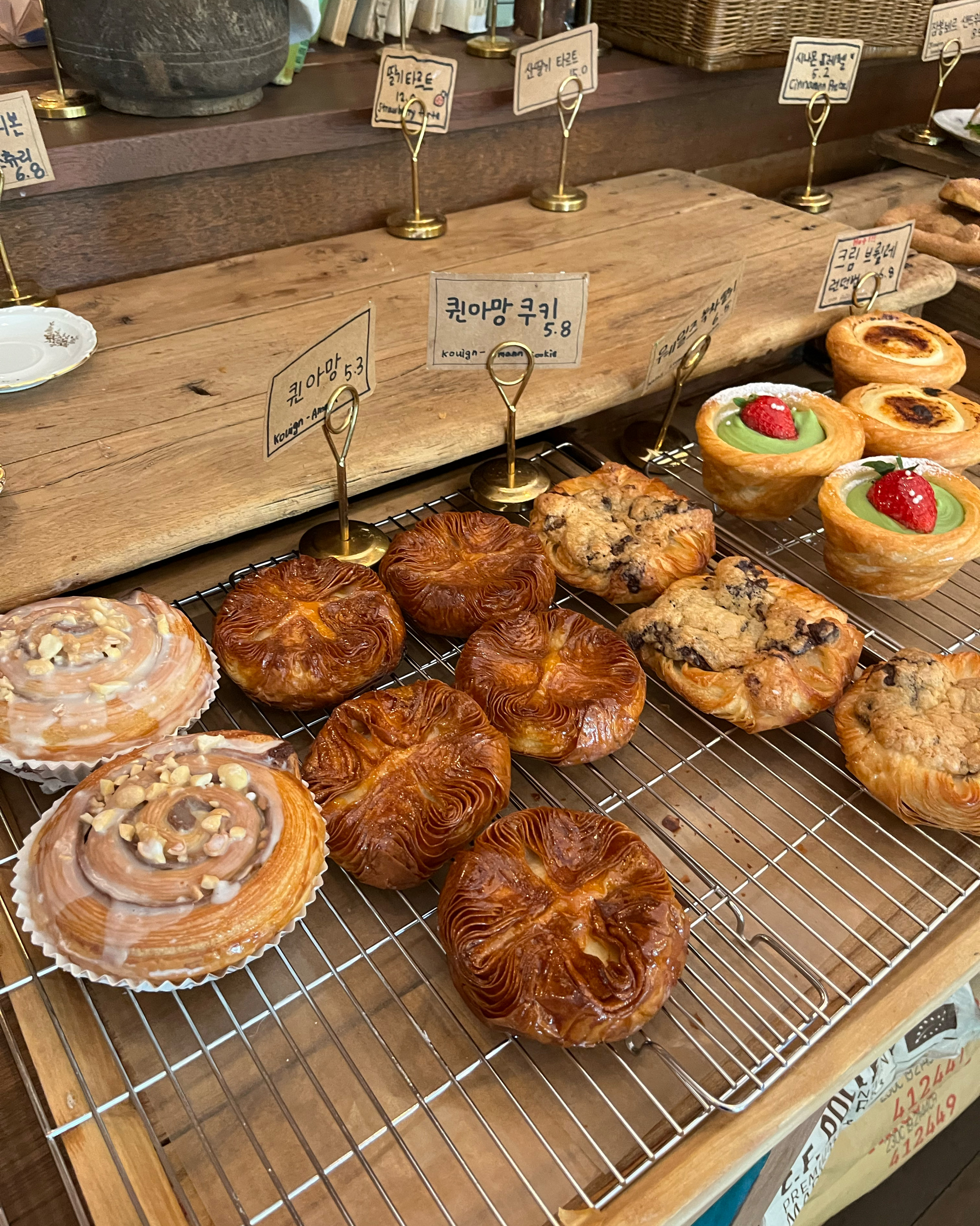자리도 편하고 애견동반 카페로 너무 좋아요! - 대구 맛집 브리튼헨지 수성못본점