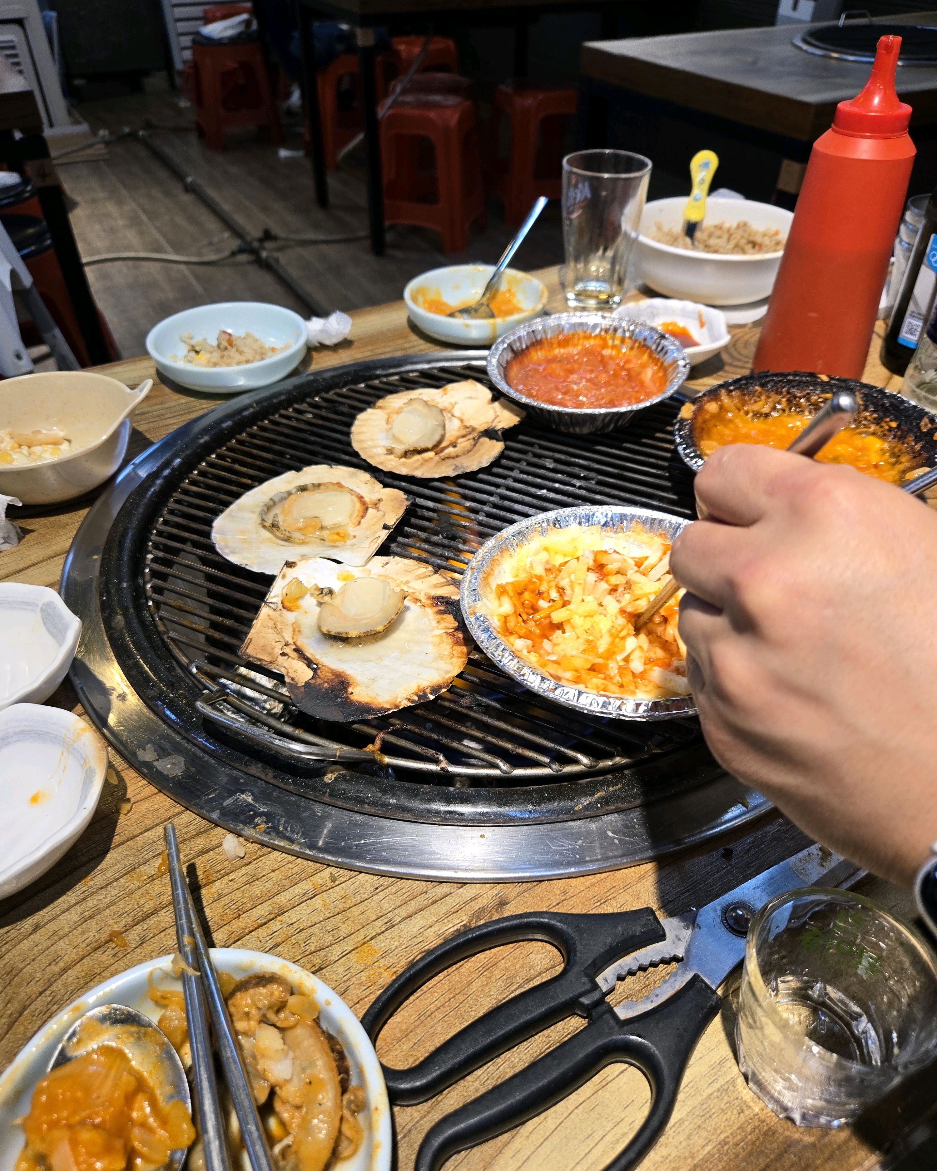 월미도에선 여기만 먹어요 항상 맛있고 신선해요!! - 인천 맛집 전라도대왕조개구이 월미도본점