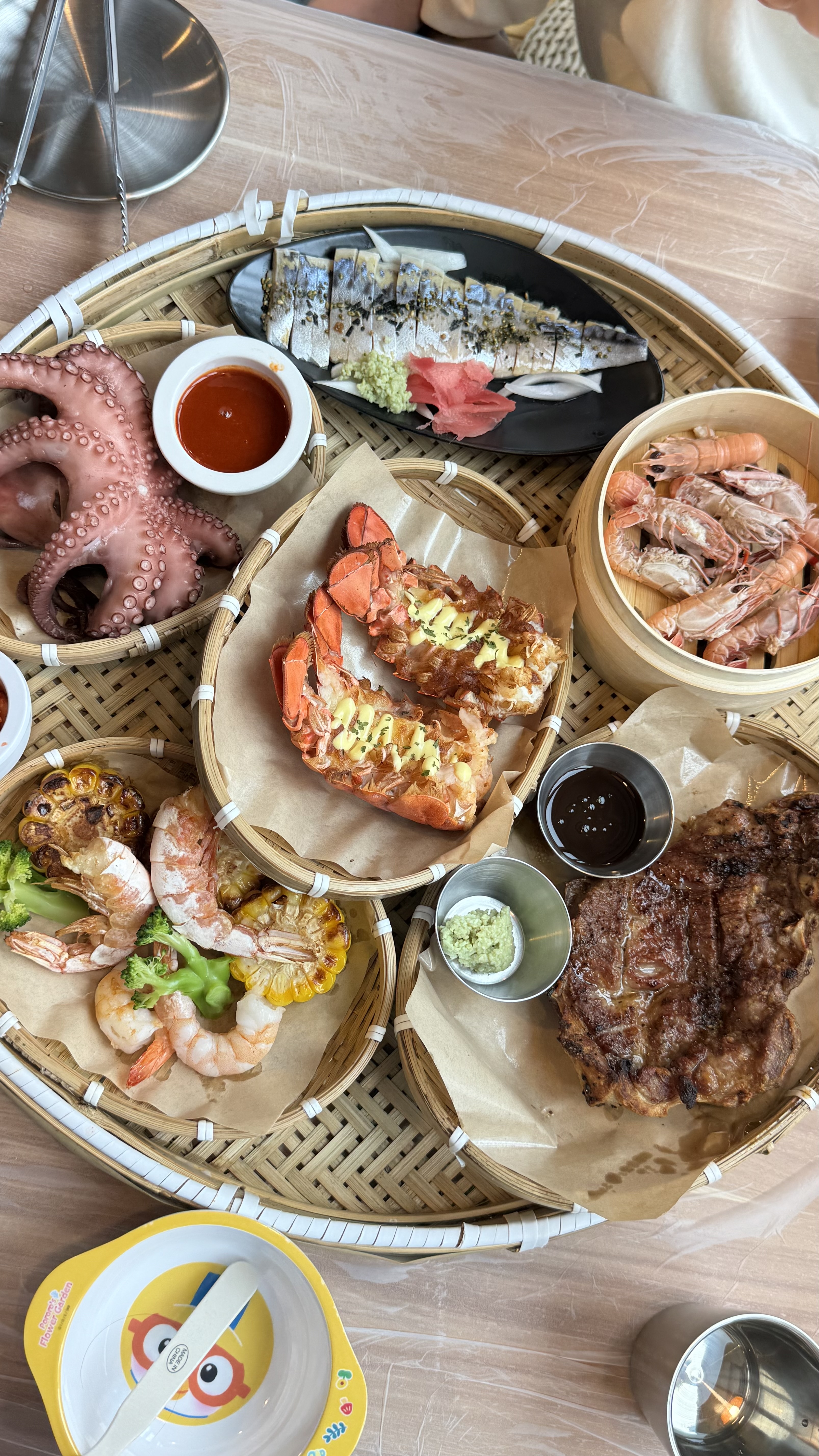 음식도 예쁘고 맛있었어요😚 다양한 요리를 한번에 즐길 수 있었던 점이 좋았고, 4,6세 아