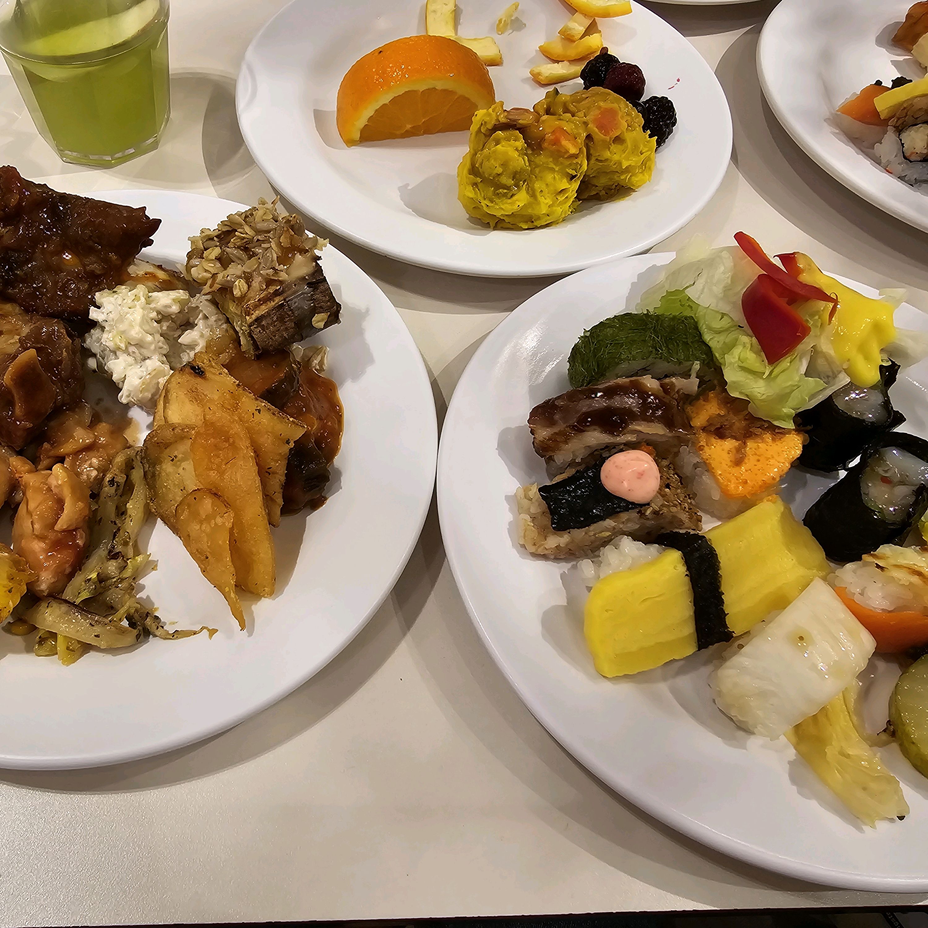 맛있게 잘먹고 왔습니당:) 간김에 불꽃놀이도 보고 왔네요♥︎ - 대구역 맛집 애슐리퀸즈 대구이월드점