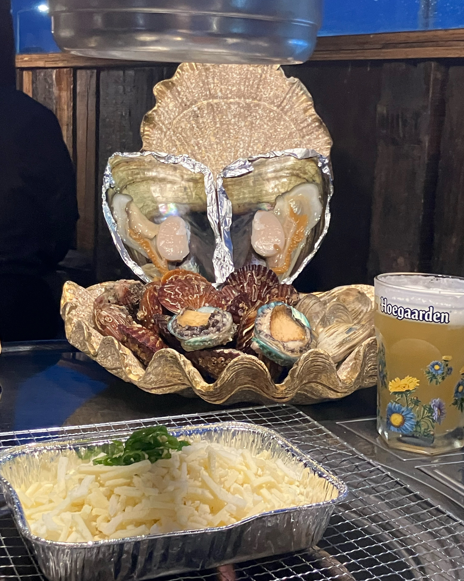 오션뷰로 좋은 자리에서 조개구이 먹는 로망 실현 성공했어요!! 조개도 다양하고 메뉴도 다양