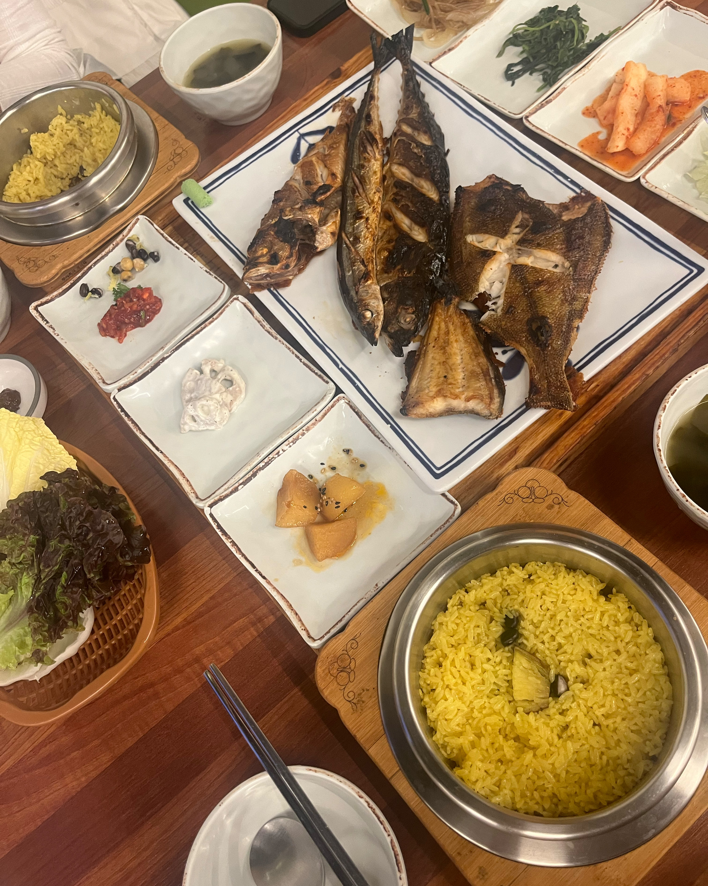 고소하고, 담백하고 반찬 메뉴도 많고 친구랑 즐거운 간 보냈어요!!!🩷 부드러워서 좋았고,