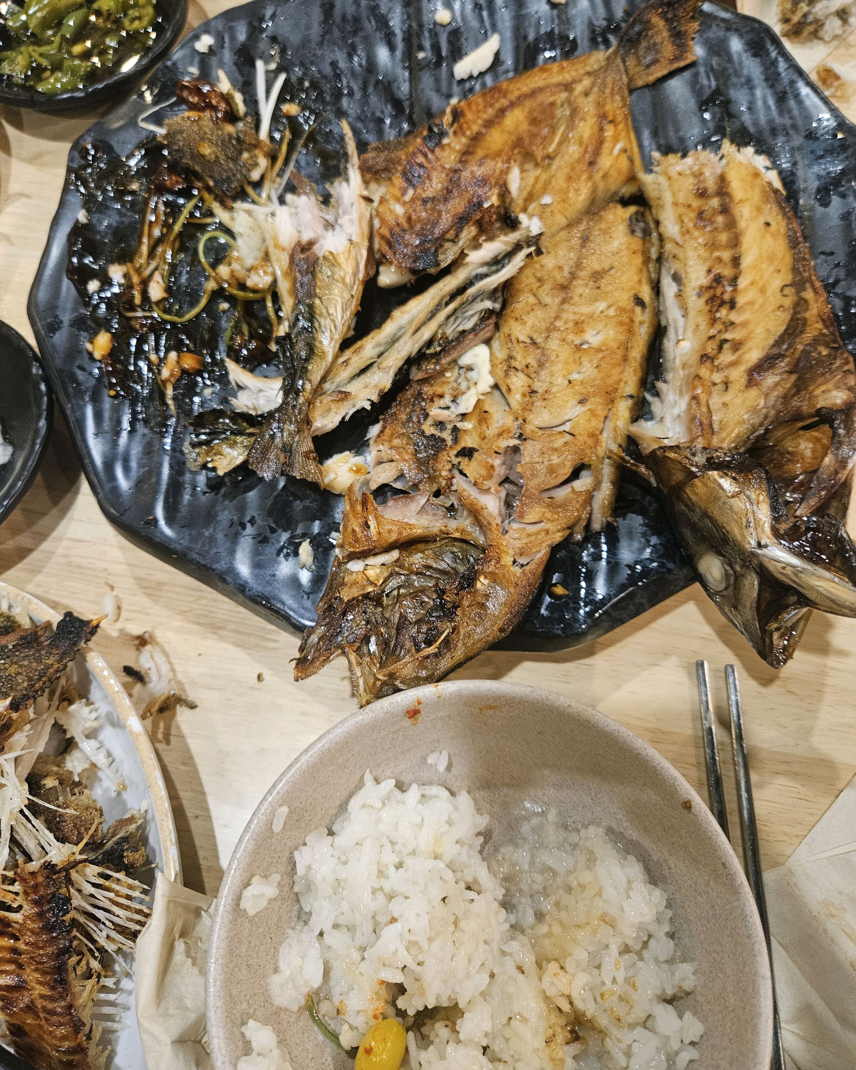 허겁지겁 먹느라 중간에 찍었네요 - 인천 맛집 을왕리 꾸덕집 송도직영점