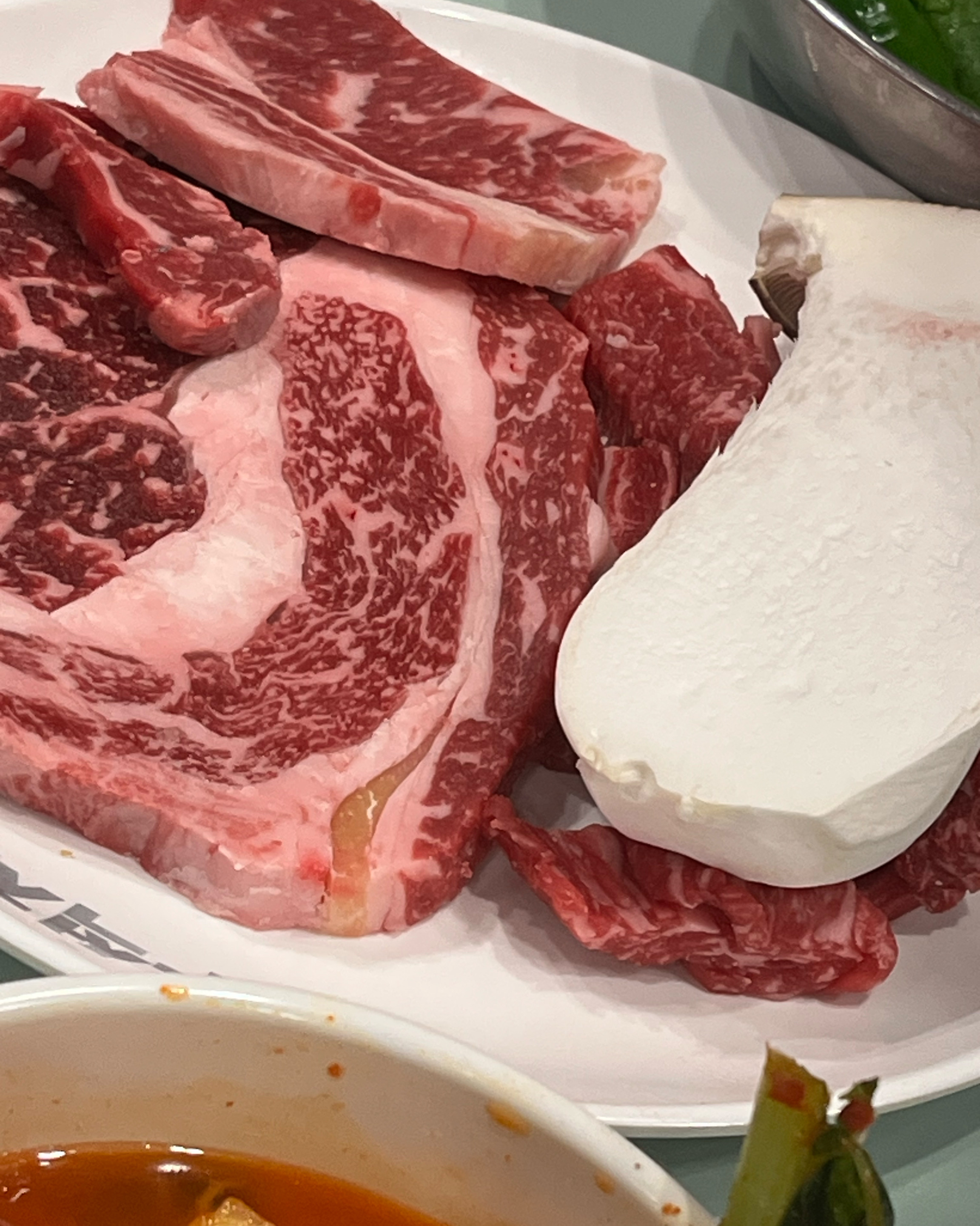 고기 질도 되게 좋고 직원 분들이 친절해요~!! - 불당동 맛집 꾸석지돌판한우 천안신불당점
