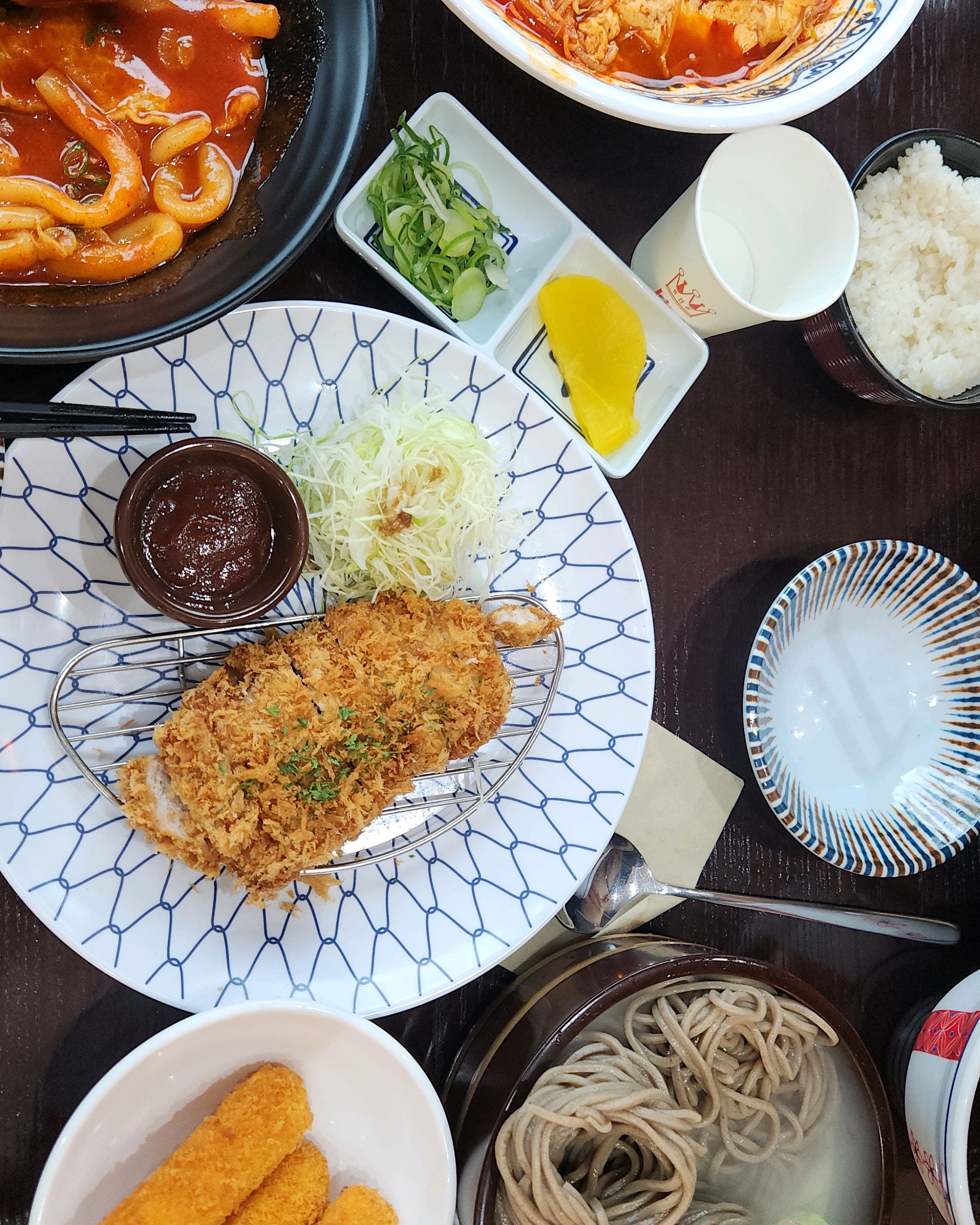 메뉴 모두 너무 맛있어요~짬뽕 순두부도 맛있고 떡볶이 돈까스 소바도 너무 만족스러웠어요 매