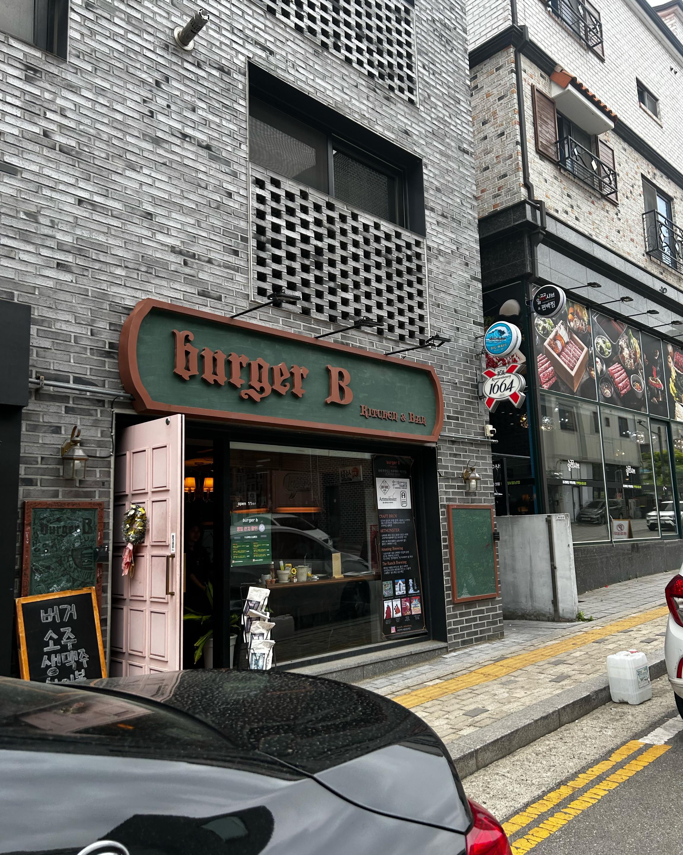 가게 너무 이쁘구 버거 맛있어요!! 쉬림프 새우가 많아서 그거 추천드려요양이 안찰줄 알았는
