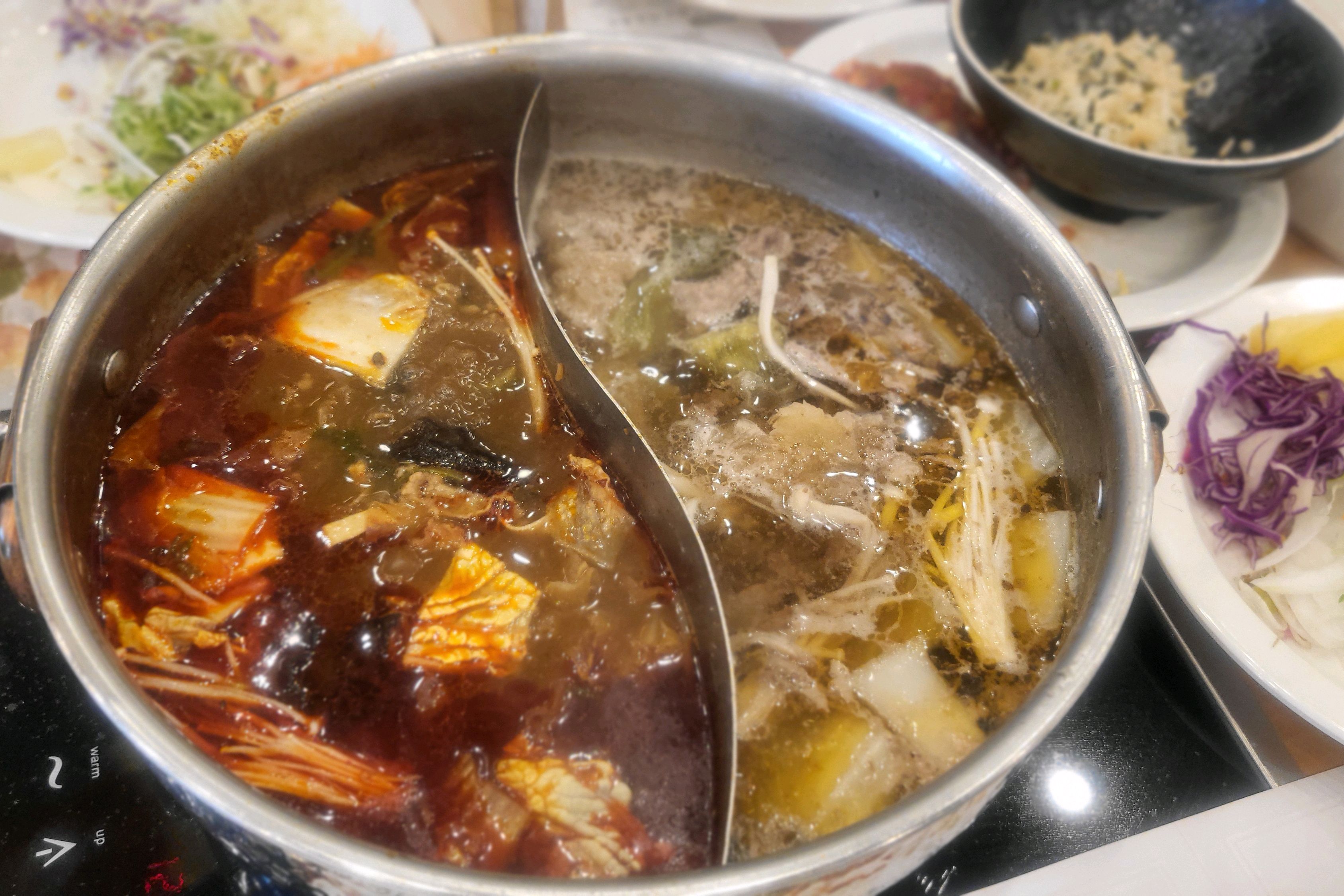 현장 케치테이블로 예약하고 30분정도 웨이팅하고 들어왔어요 어린이날이고 긴 연휴라 좀 더