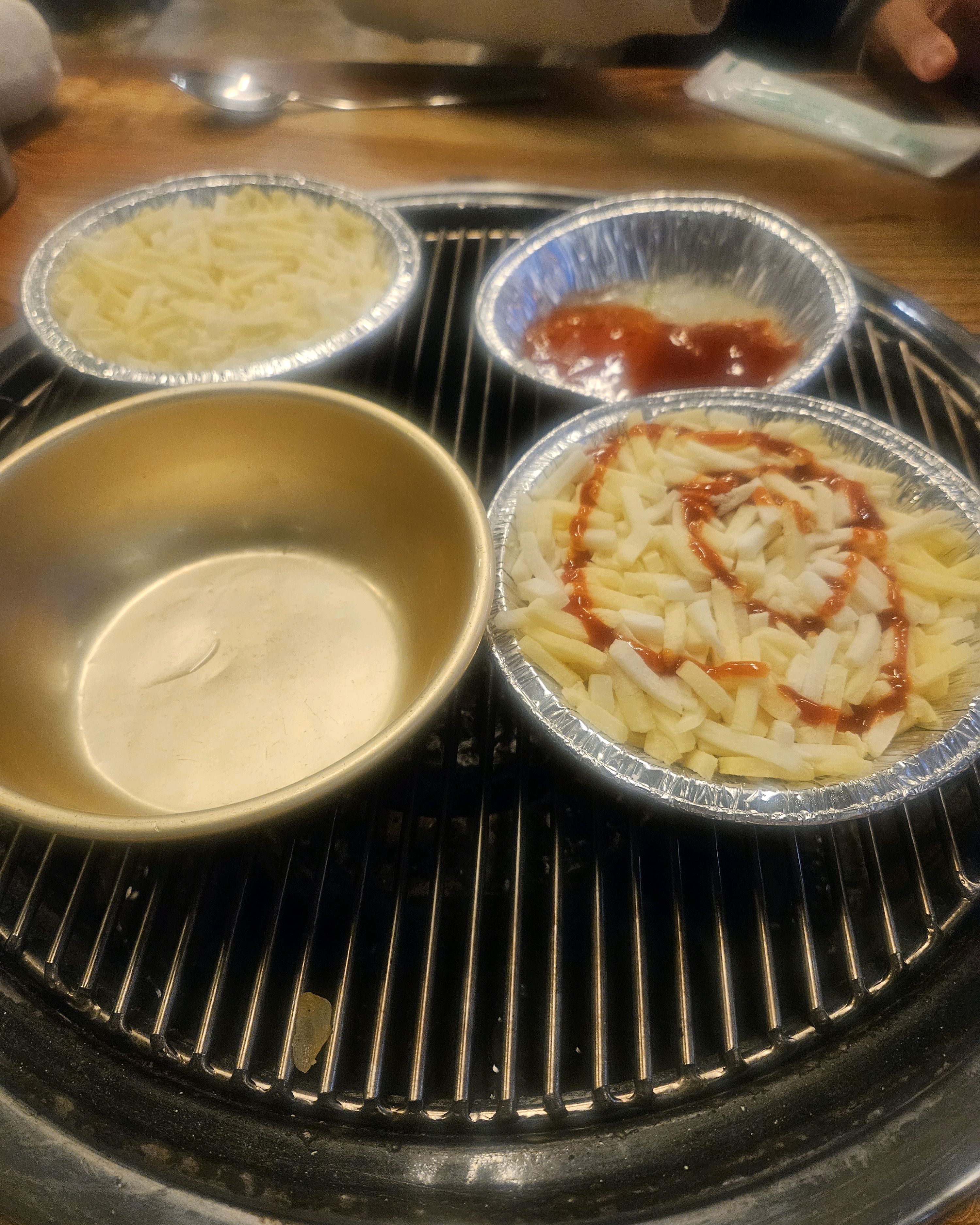 조개도 크고 좋아요! 맛있어용 매장 분위기 옛스럽고 직원분 친절해요 ㅎㅎ맛있게먹고갈게용 - 인천 맛집 전라도대왕조개구이 월미도본점