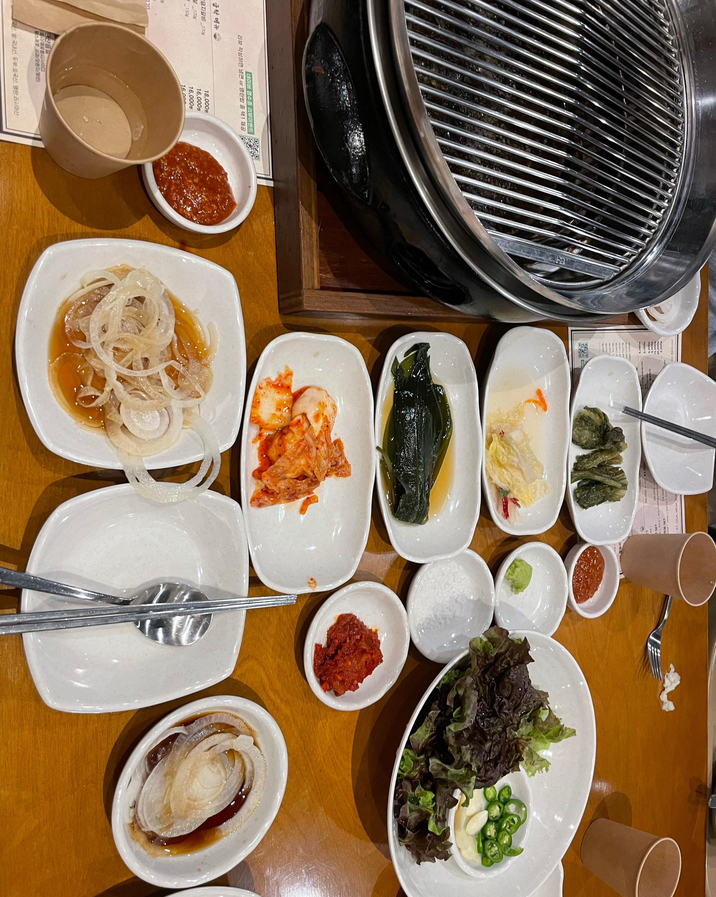 계란찜이 서비스로 나오고 청초호에서 가성비있게 고기를 먹을수 있어 좋네요! 갈비랑 반찬 맛