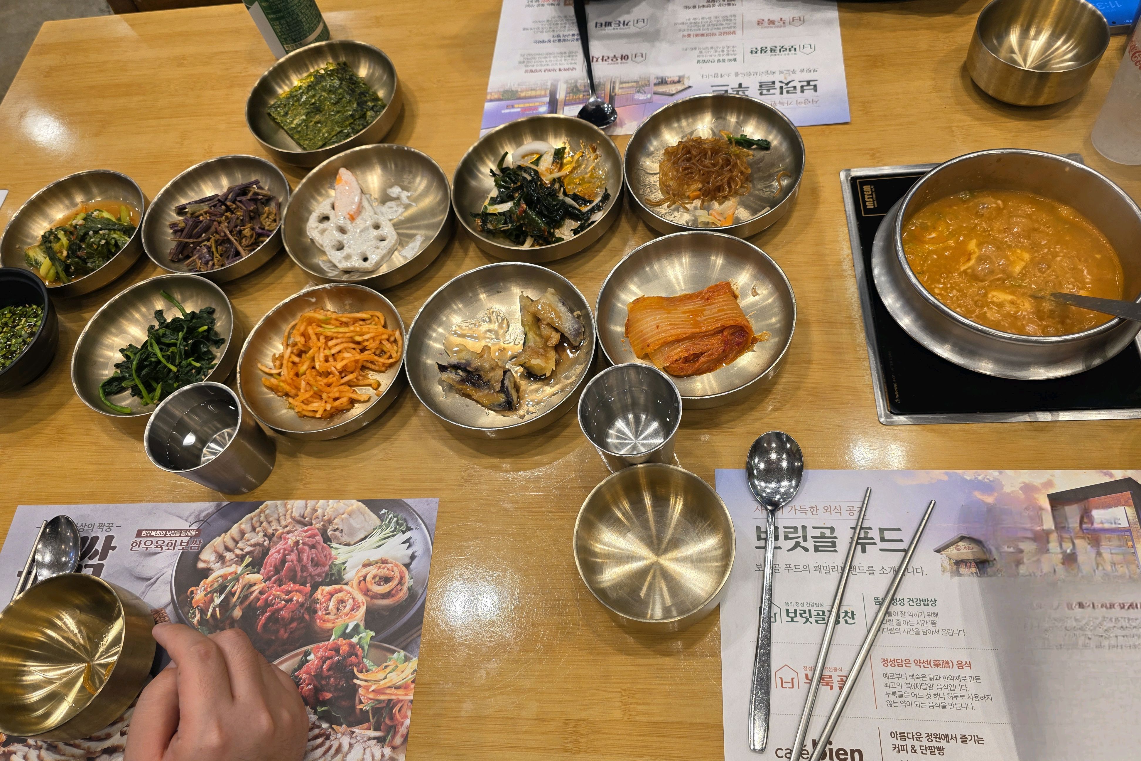 3명이 왔는데 청국장 정식이랑 곤드레정식 먹는데 반찬구성이 너무 잘나와서 맛있게 잘먹고갑니