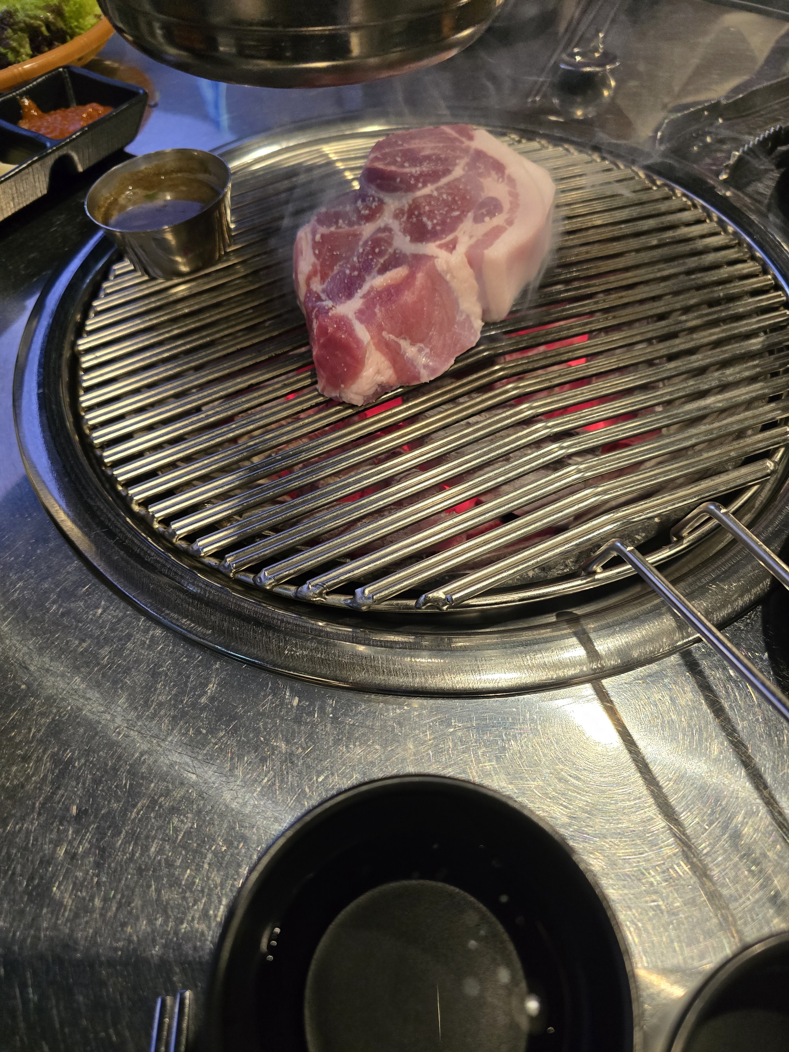삼겹살은 늘 여기서만 먹고 있습니다 천안에서 고기 젤 맛있고 후식 김치찌개밥 완전 강추합니