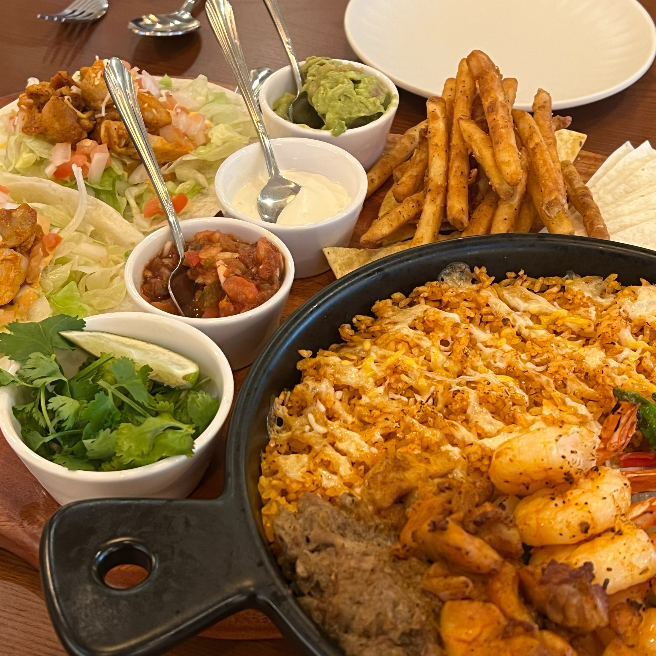 타코 맛집으로 유명해서 왔는데 오픈 맞춰가서 웨이팅 없었어요 음식 금방 나왔고 맛있어요 💗