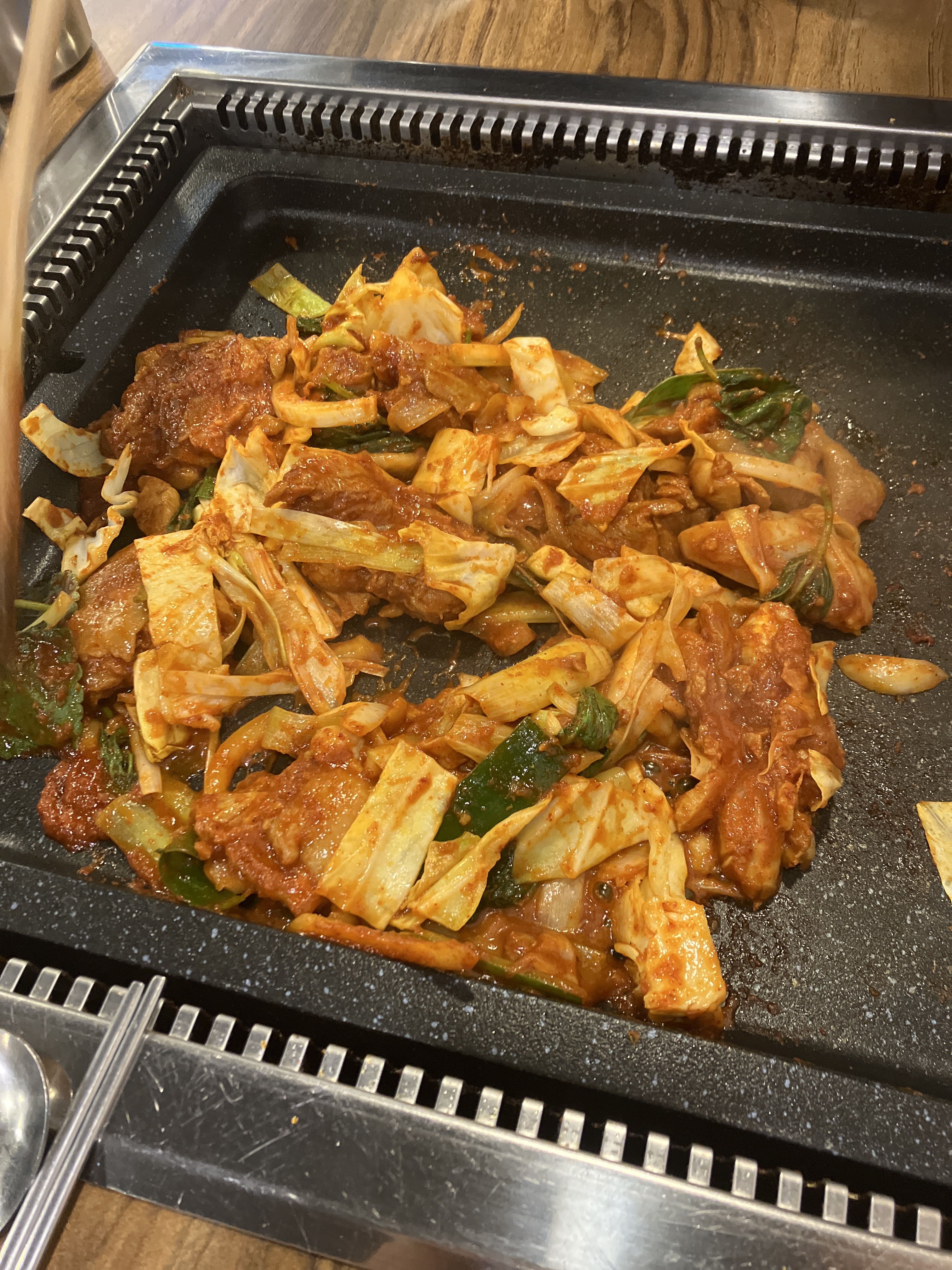 와이프랑 데이트 왔는데 닭갈비가 너무 맛있고 다른 사이드도 너무 맛있어요 - 대전 맛집 춘천집무한닭갈비 대전은행점