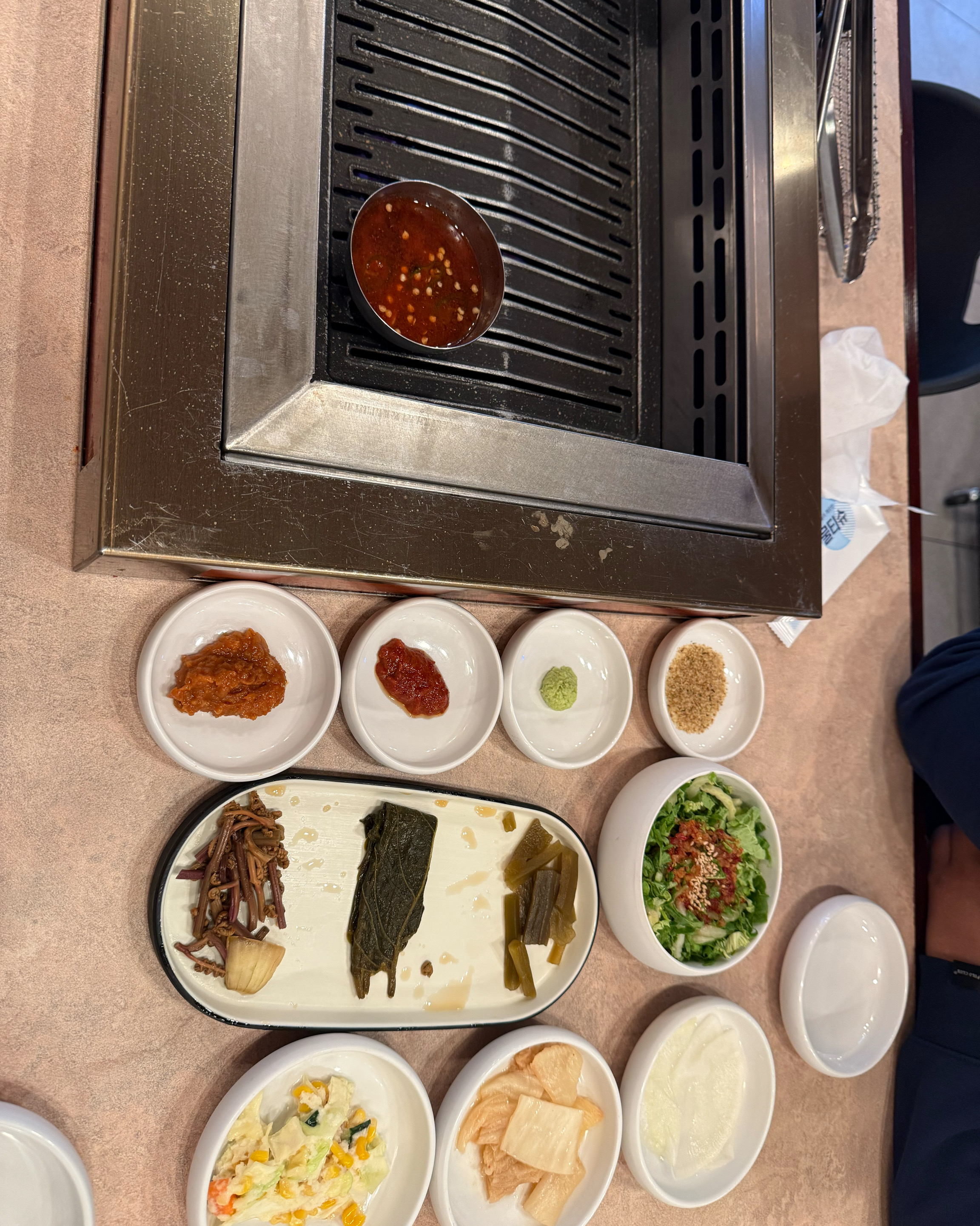 정갈하게 나와요. 잘 구워주셔서 더 좋네요 - 제주 맛집 화수목보리짚불구이 연동점