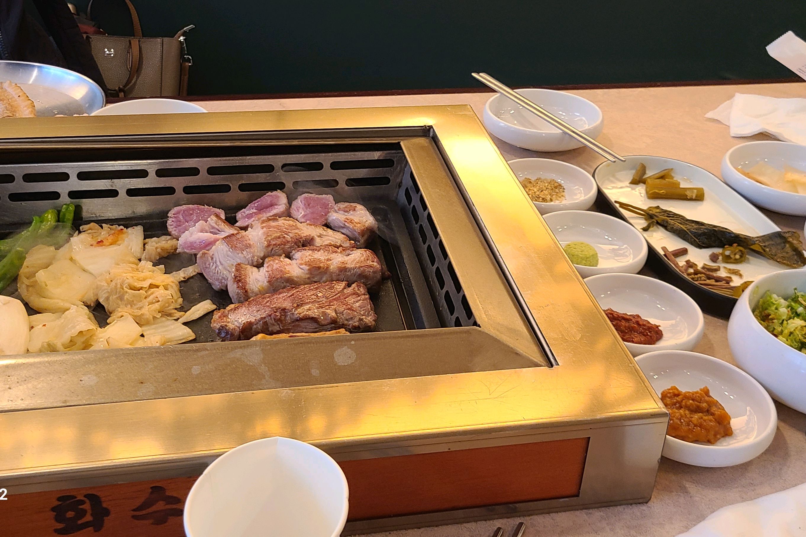 초벌해서 구워주시니 맛있게 먹기만 하면 돼서 너무 편하고 고기가 두툼하니 너무 맛있어요. 