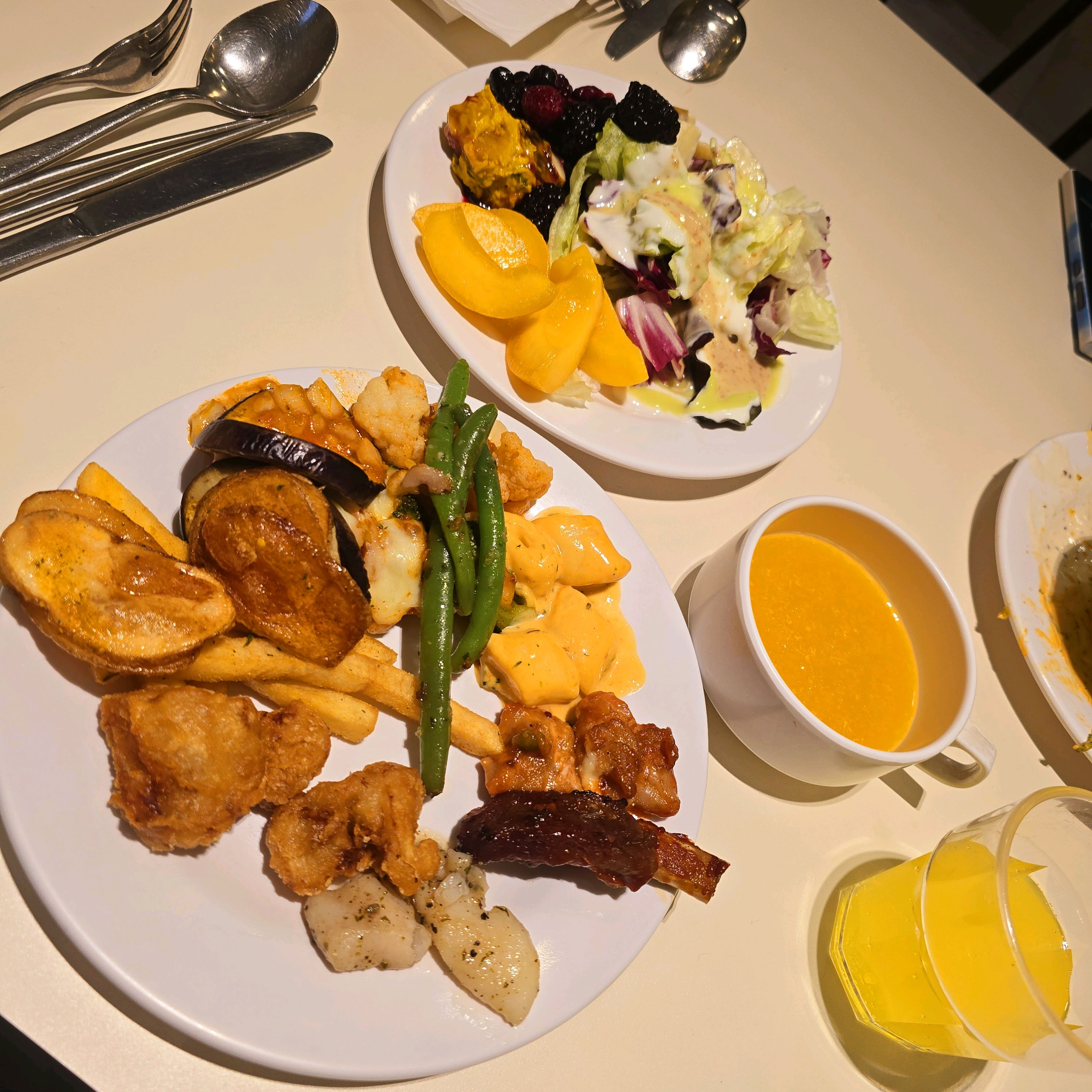 금액은 비쌌지만 다른 점에 비해 음식도 모두 맛있고 친절하고 좋았답니다 - 인계동 맛집 애슐리퀸즈 뉴코아 동수원점