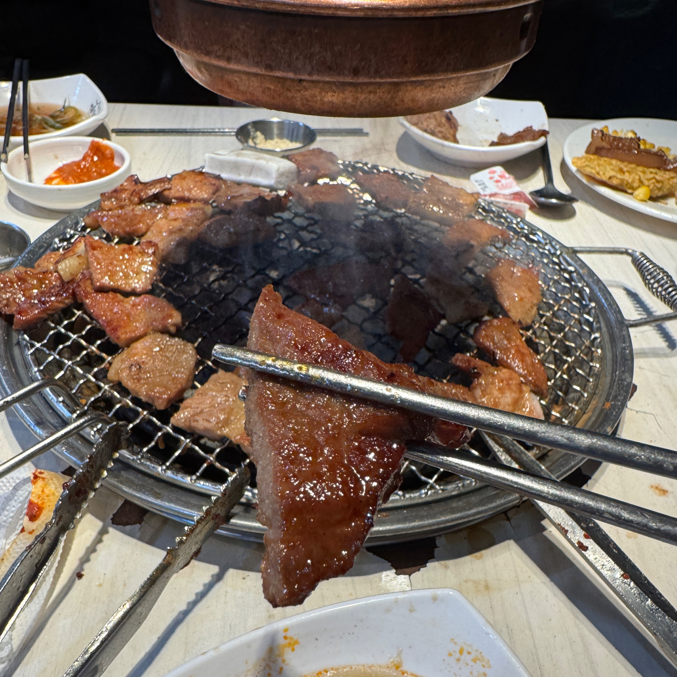 동네 명륜진사갈비 다녀왔는데 고기는 맛있고 매장은 넓은데 테이블이 좀 끈적한건 아쉽네요 - 청천동 맛집 명륜진사갈비 부평아이즈빌점