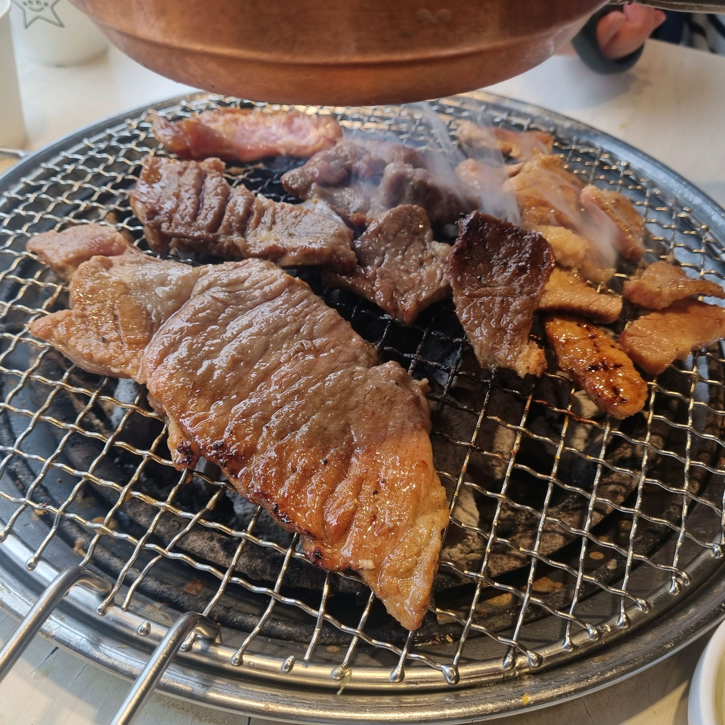매장이넓고 깔끔하고 직원분들이 친절해요 - 장안동 맛집 명륜진사갈비 서울장안점
