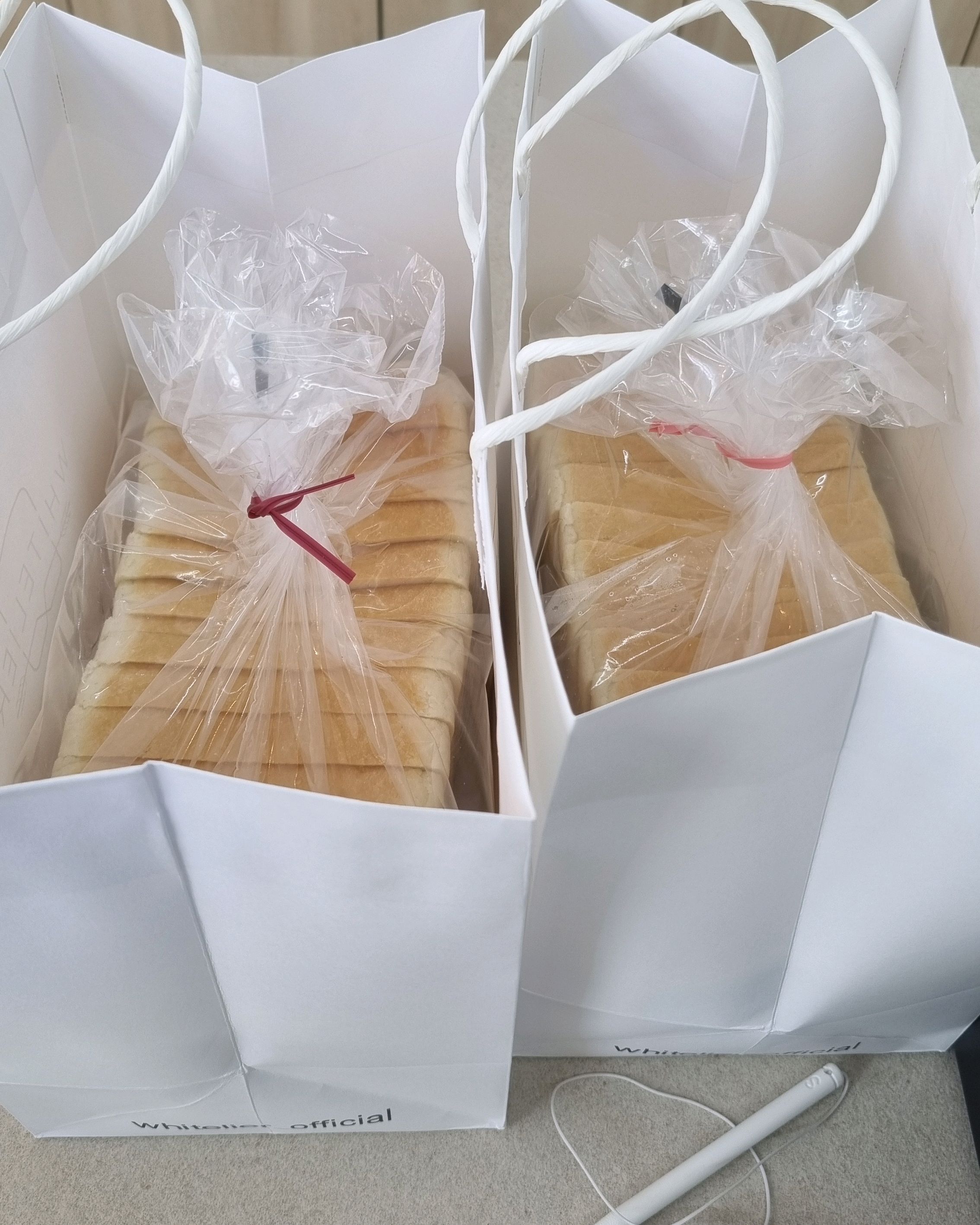 빵냄새가 발길을 멈추게 하네요~ - 대구 달서구 맛집 화이트리에 상인점