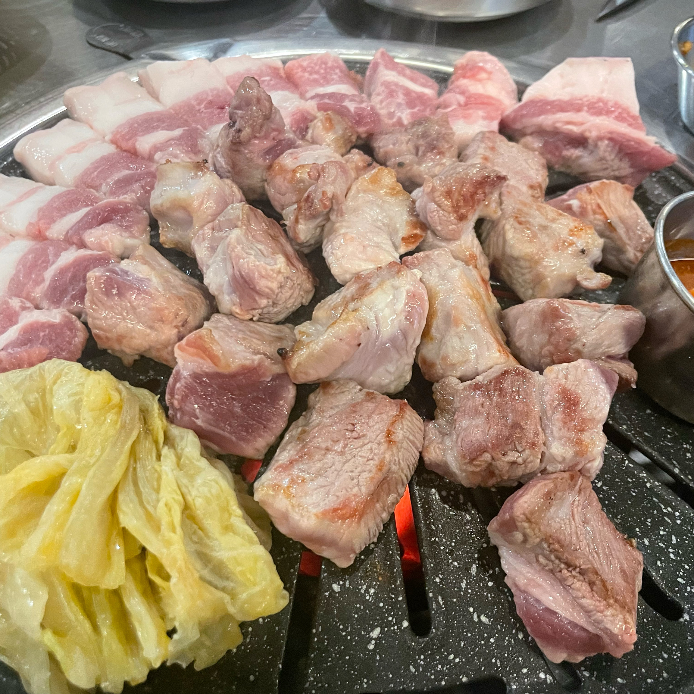 목살이 아주 부드러워서 놀랫어요 - 제주 맛집 문치비 서귀포신시가지점