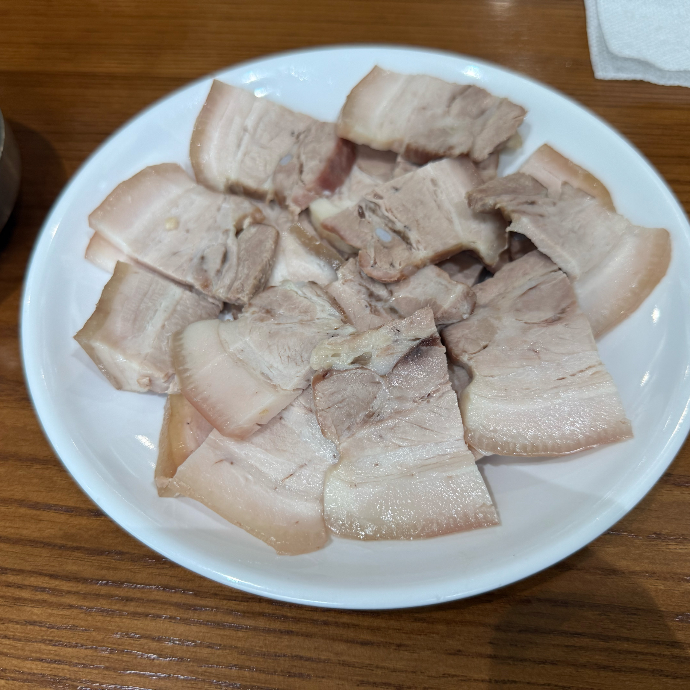 편육 비냉 물냉 국밥 사리 시켰어오 메뉴주문 끝이냐고 하시길래 네 ?! 했는데 술을 안시켜