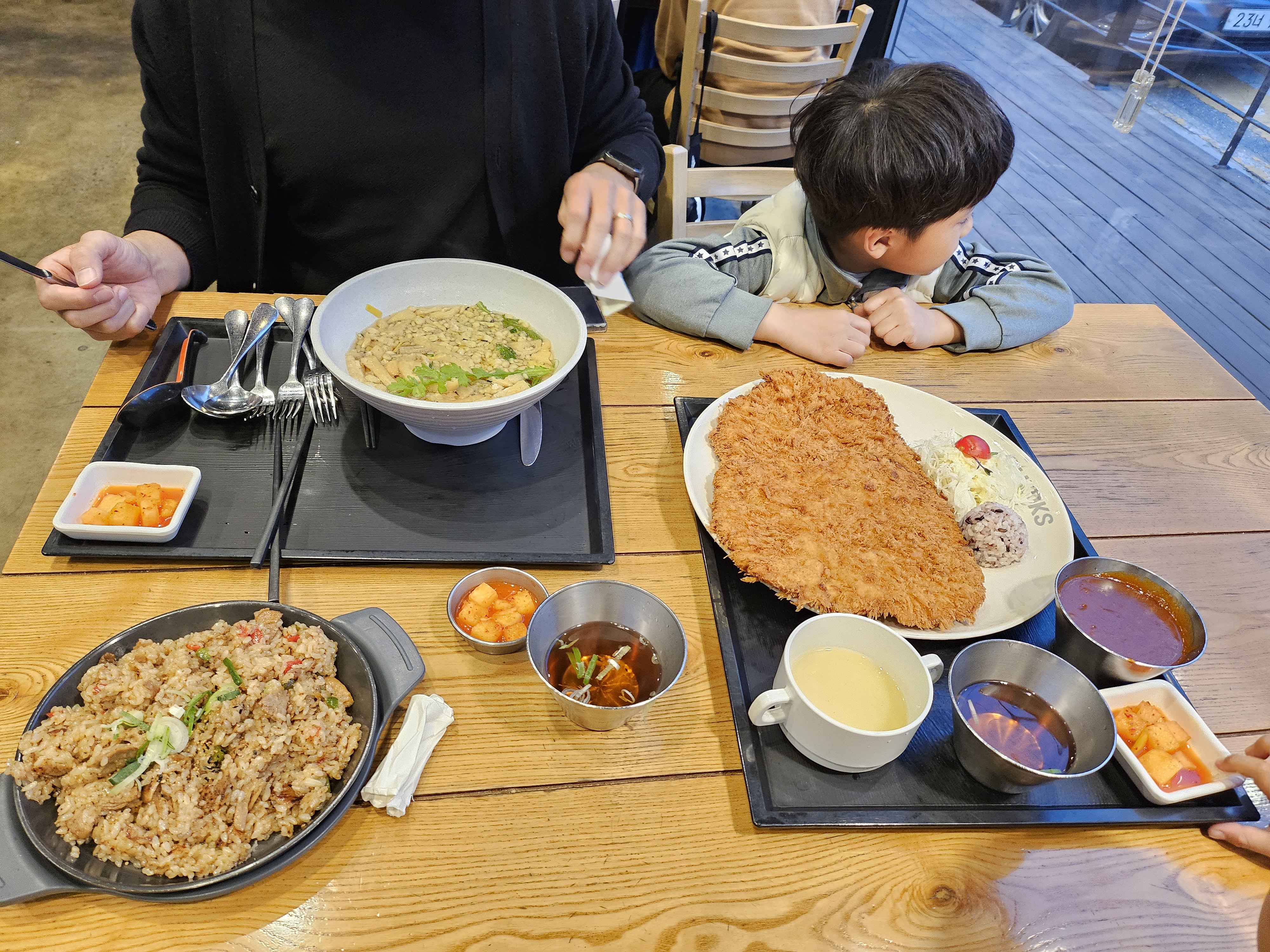 맛도 있고 양도 많고 서비스도 좋고 덕분에 기분좋은 식사였습니다.👍 - 검단 맛집 홍익돈까스 검단점