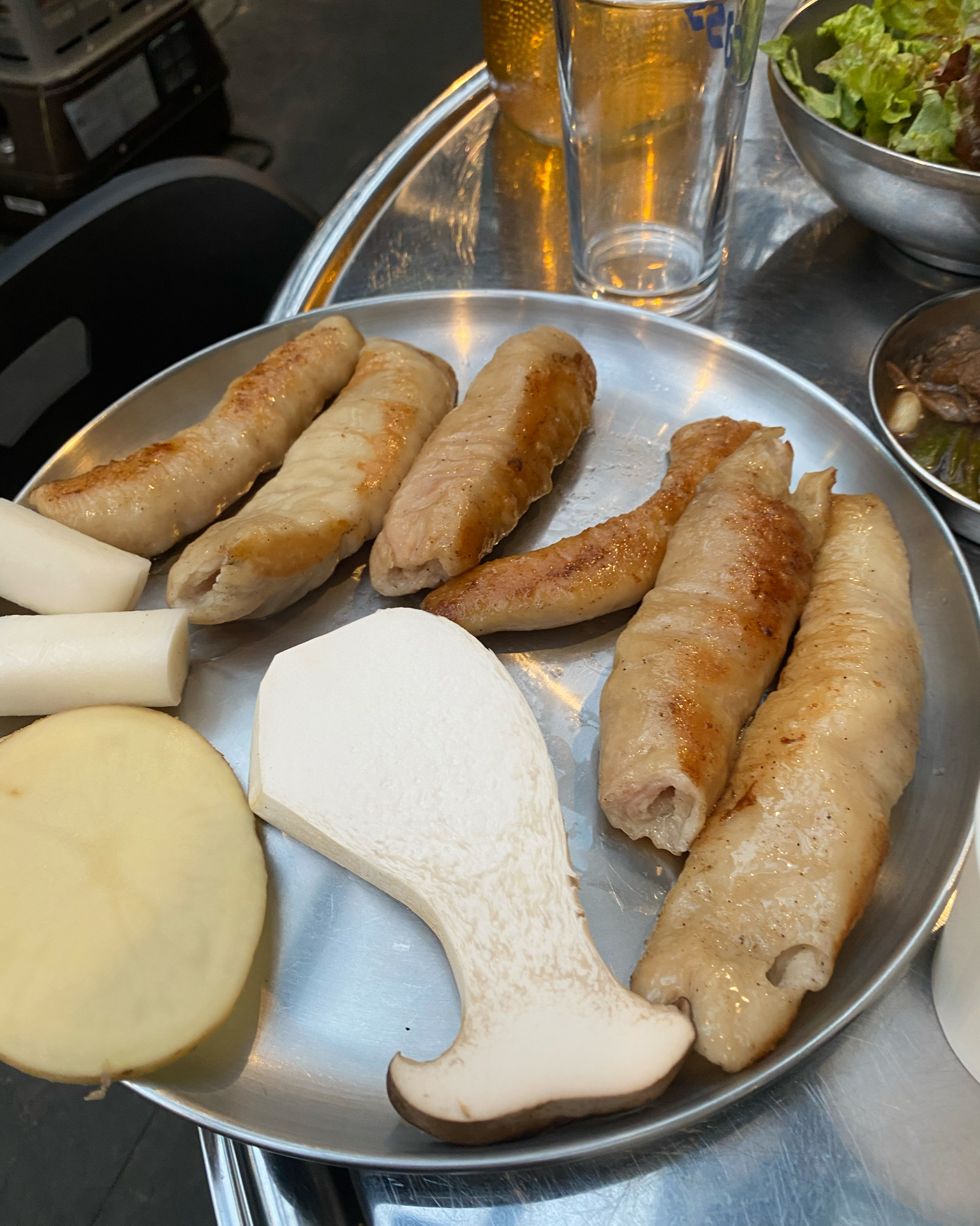 웨이팅은 좀 있는 편이지만 충분히 기다릴 가치가 있는 맛입니다 막창맛은 말할거도 없이 맛있