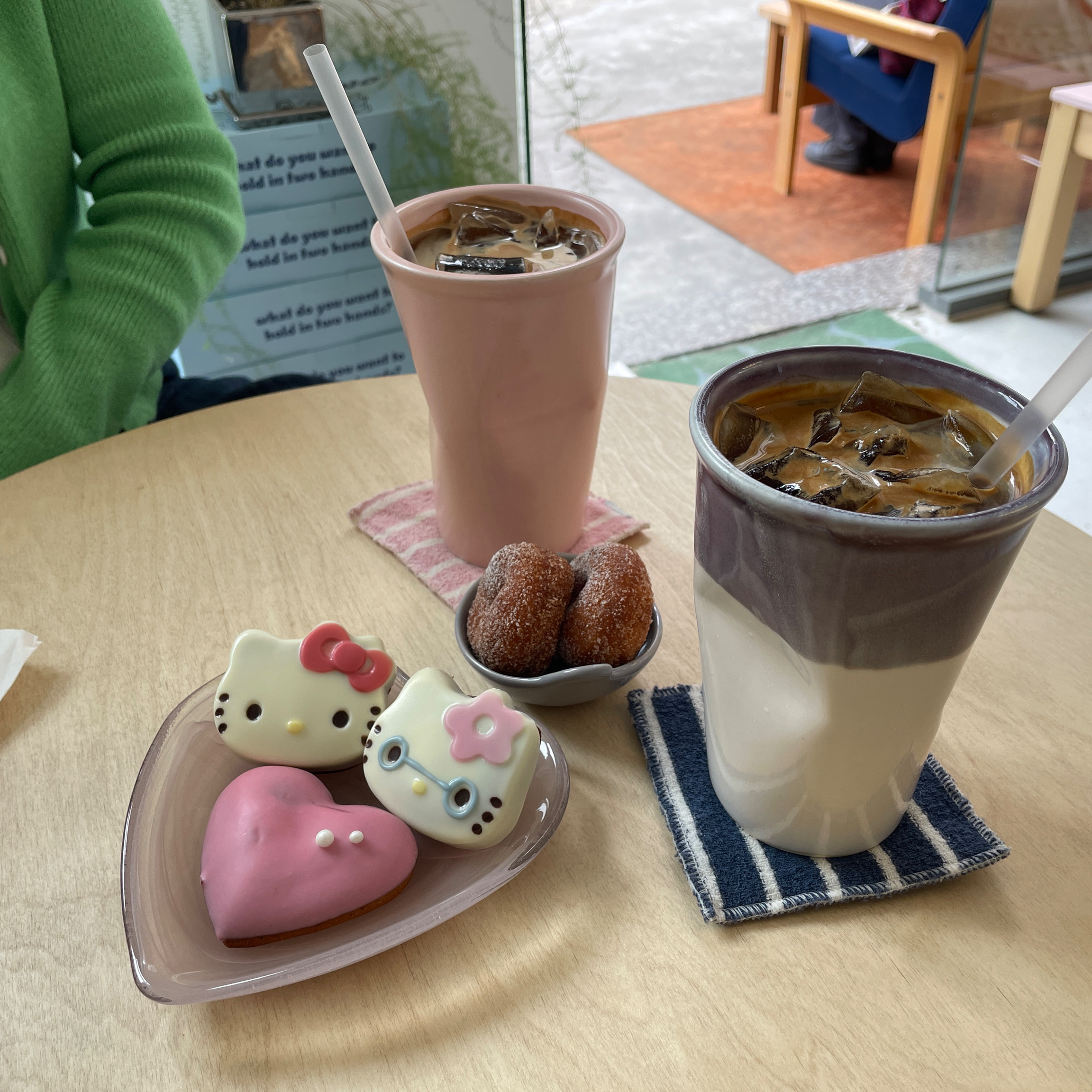 키티가 정말 귀여운 대구 핫플입니다. - 대구 맛집 투핸즈투