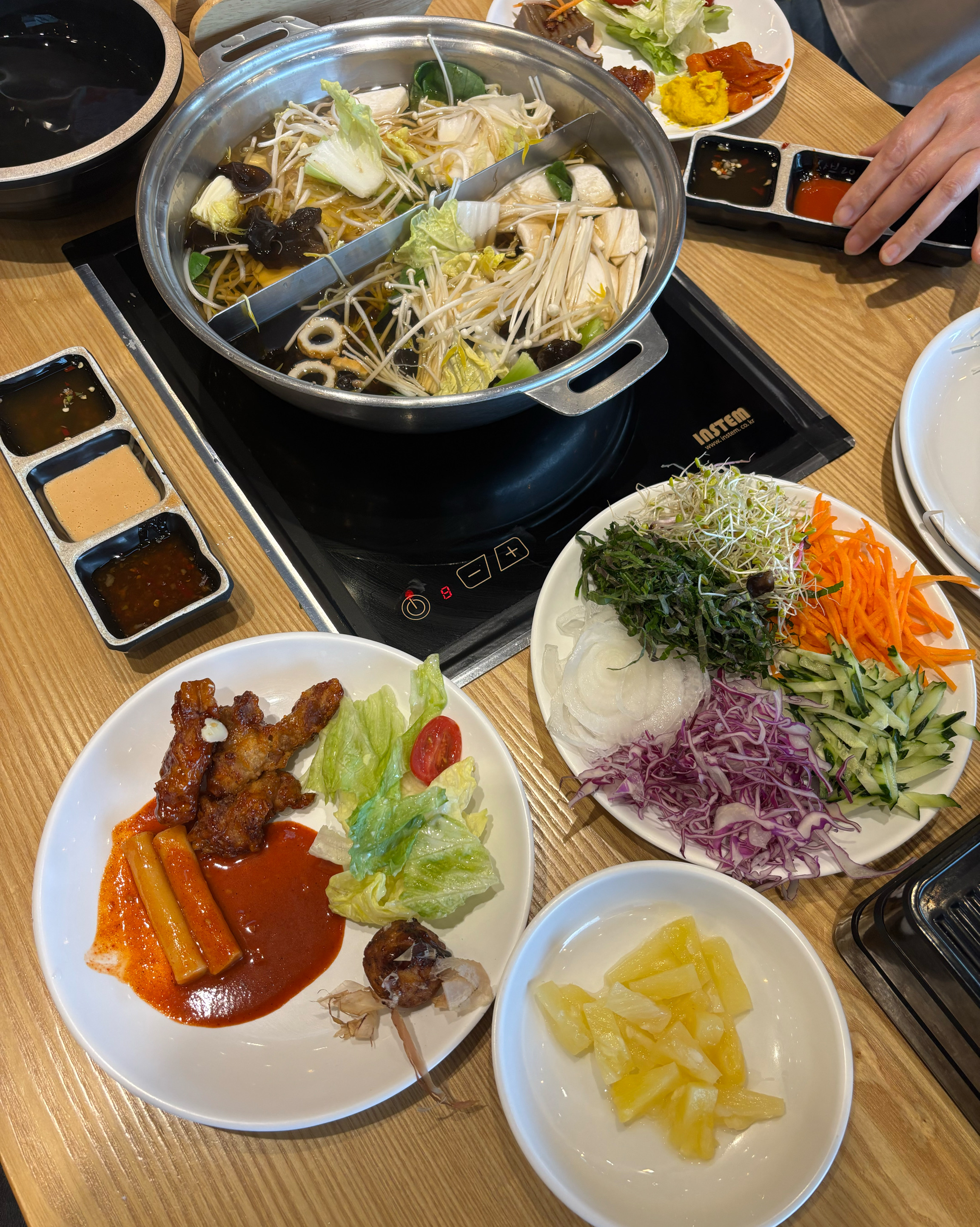 재료도 신선하고 맛도 좋아서 부모님이랑 자주 방문합니다! 다음에 또 올게요 ^_^~~ - 창원 상남동 맛집 샤브20 창원상남점